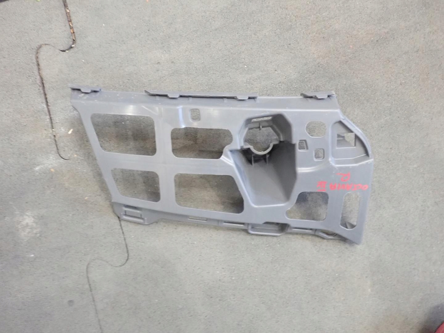 bumper bracket right front SKODA OCTAVIA IV 2020- 5E3807056