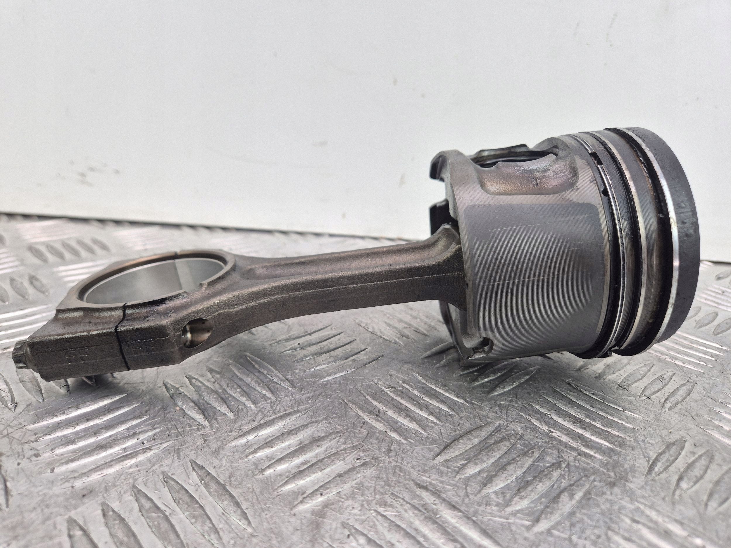 piston avec bielle BMW 5 E60 520d 0840BB