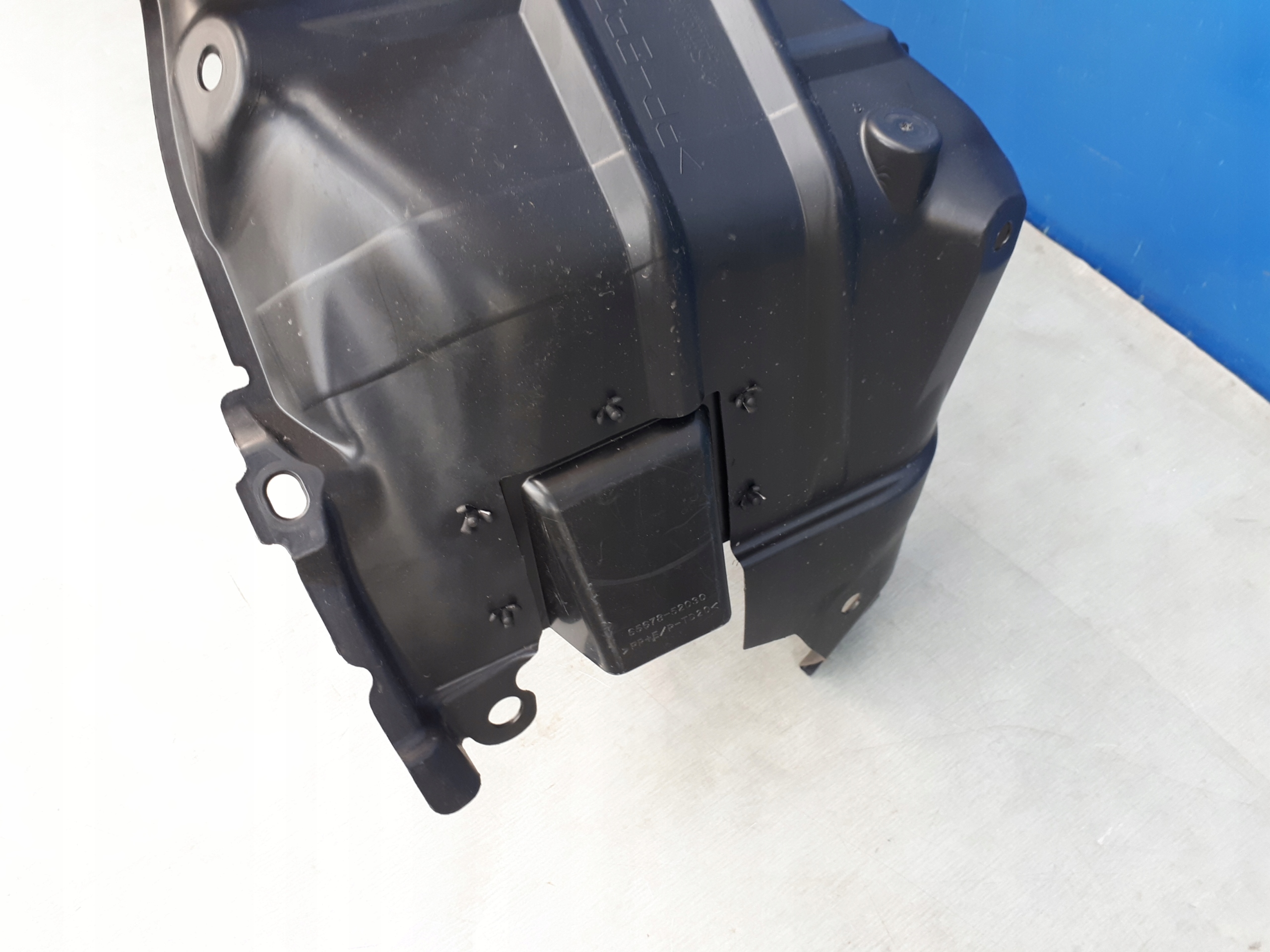 TOYOTA YARIS CROSS 21- 2021- NADKOLE LEWE TYLNE Typ samochodu Samochody osobowe