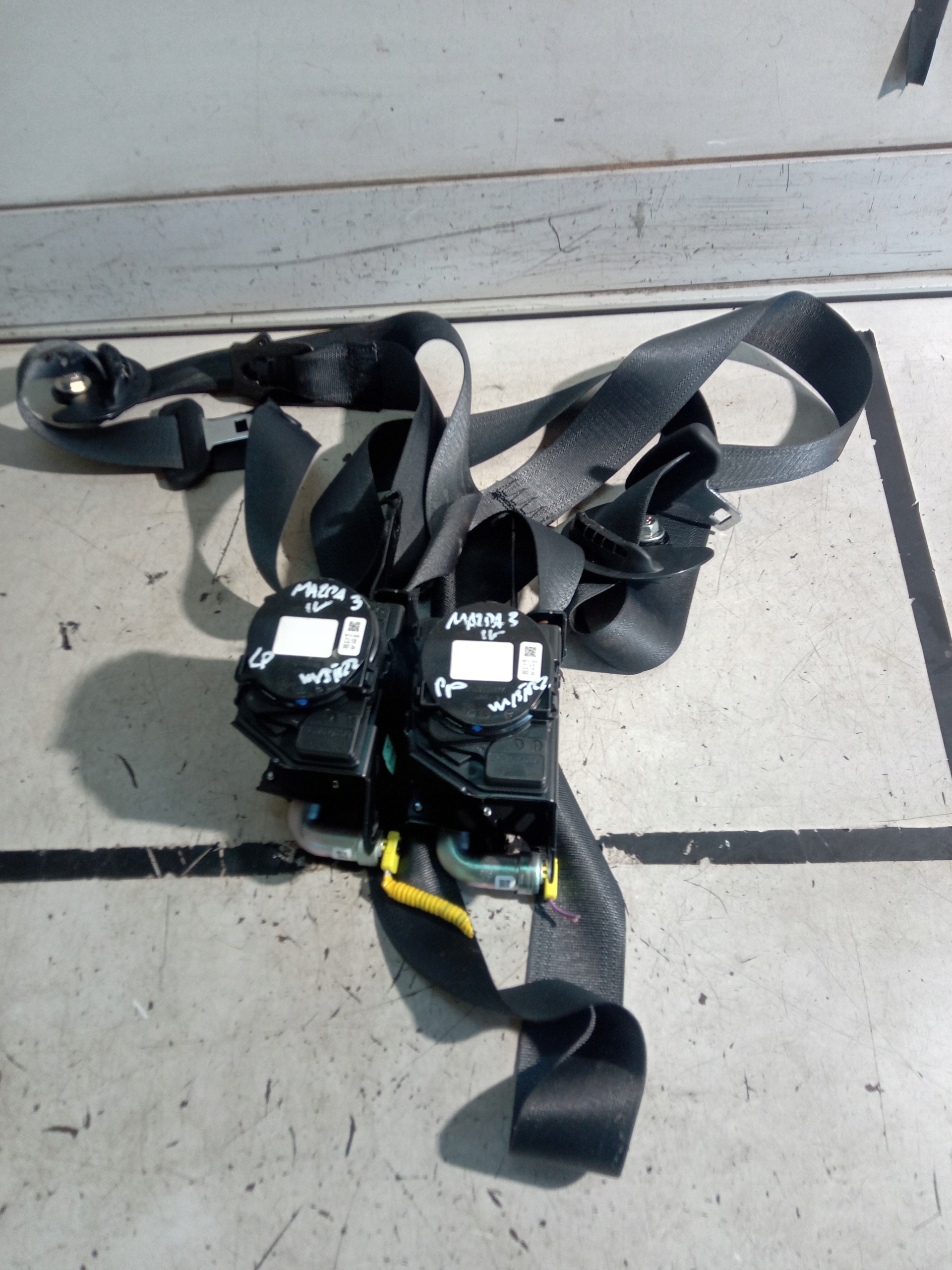 MAZDA 3 IV BP ПЕРЕДНІ РЕМЕНІ РЕМІНЬ ПРАВИЙ ЛІВИЙ ПЕРЕДНІЙ