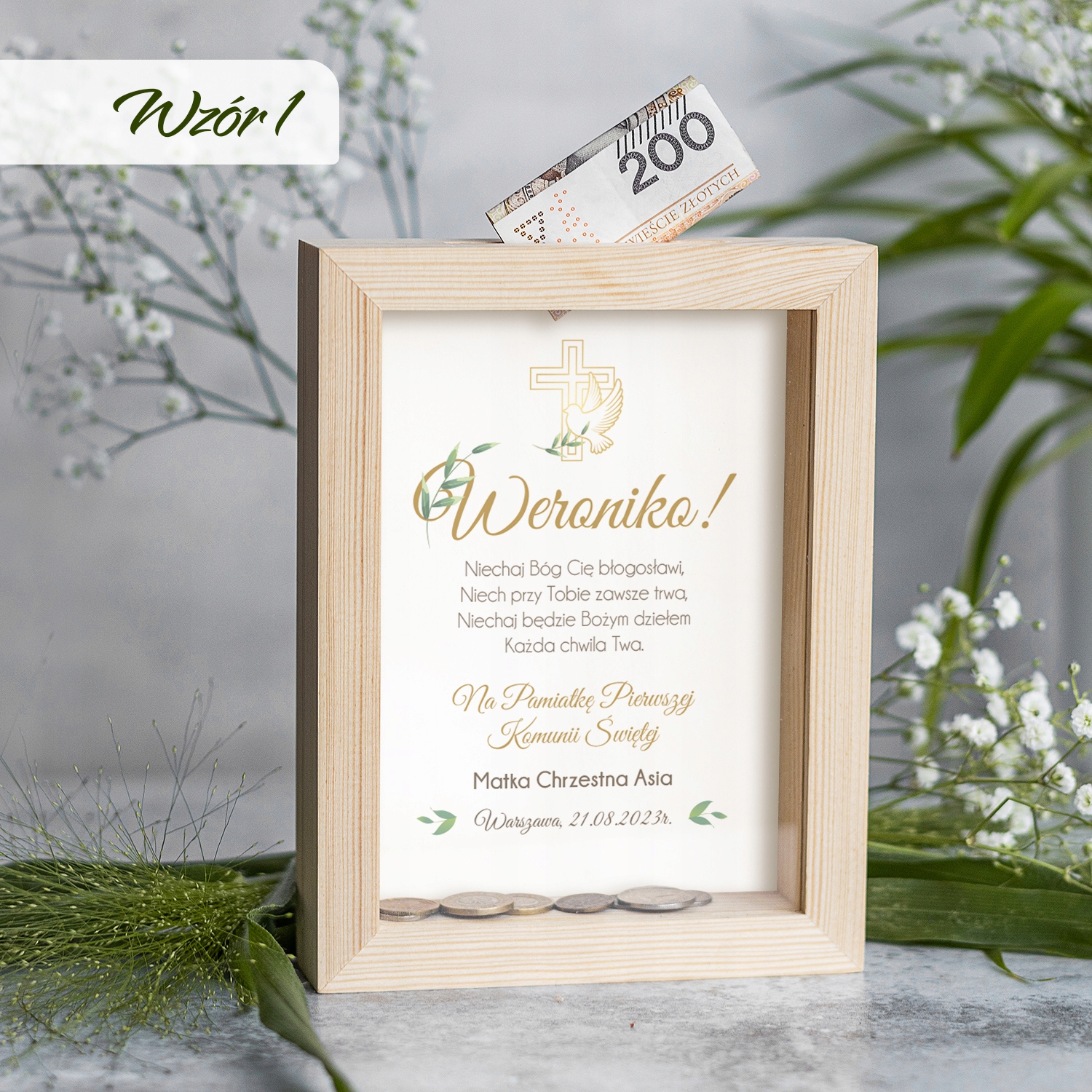 PAMIĄTKA PIERWSZEJ KOMUNII ŚWIĘTEJ SKARBONKA DREWNIANA PREZENT NA KOMUNIĘ Materiał dominujący drewno