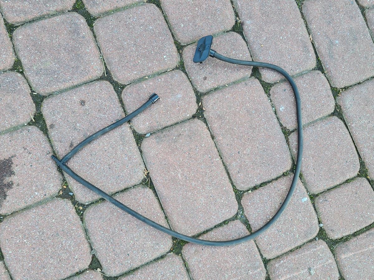 Dysza spryskiwaczy maski Opel Insignia B