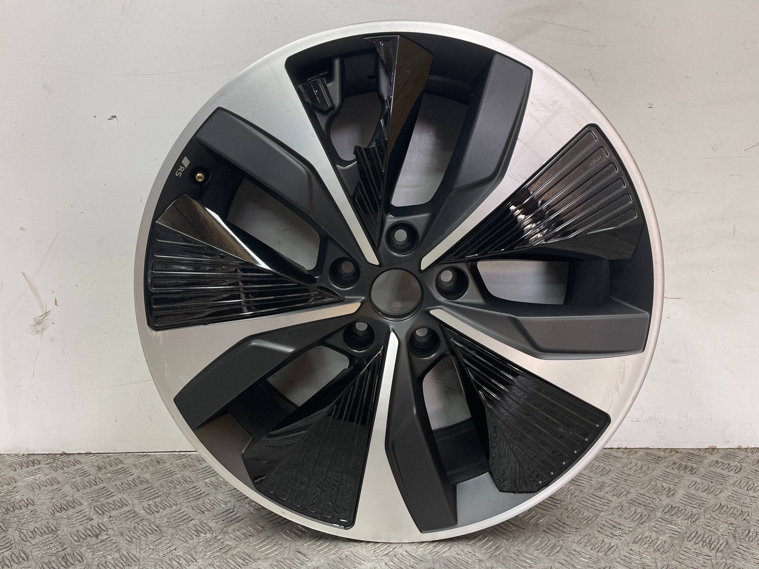 disk hliníkový AUDI Q6 E-TRON 9J X 21 ET29 85H601025AQ