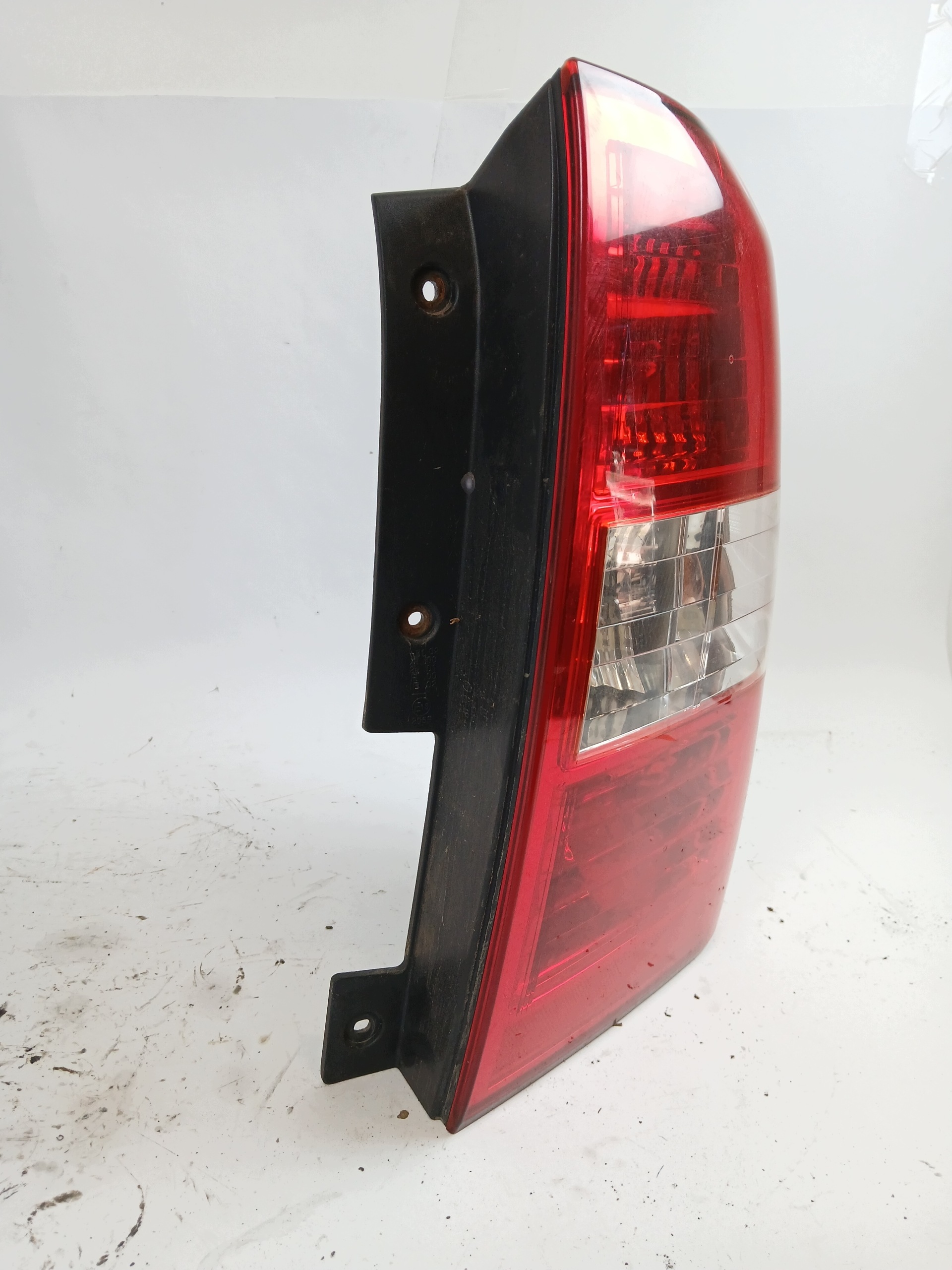 KIA CARNIVAL II light right rear part