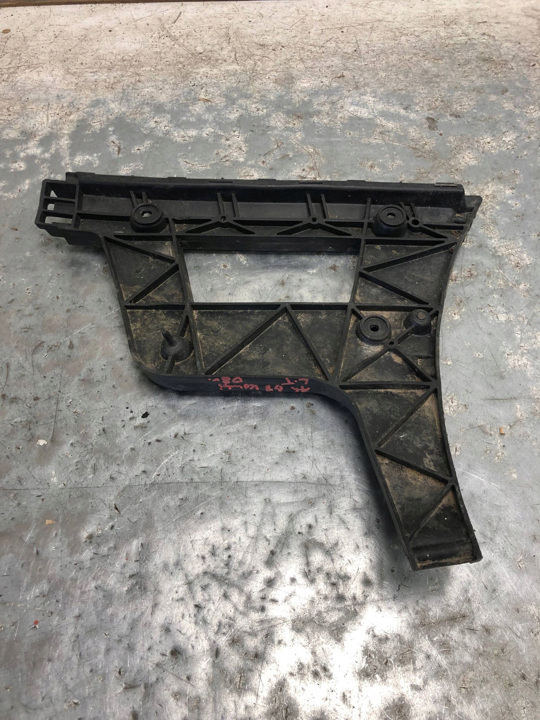 bumper bracket left rear part AUDI A4 B8 KOMBI 8K9807453