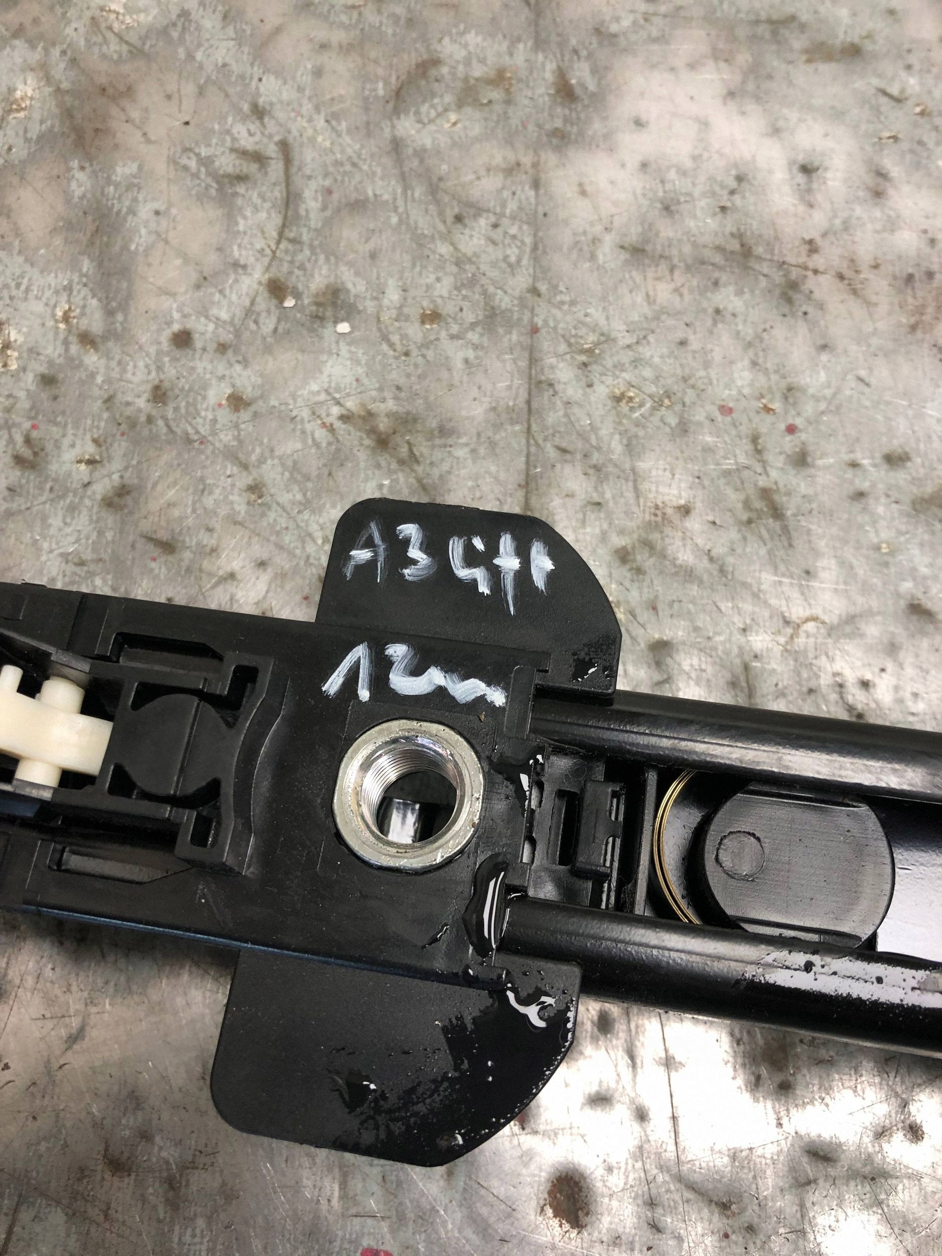 REGULACJA stěny AUDI A3 8P LIFT 8E0857833G