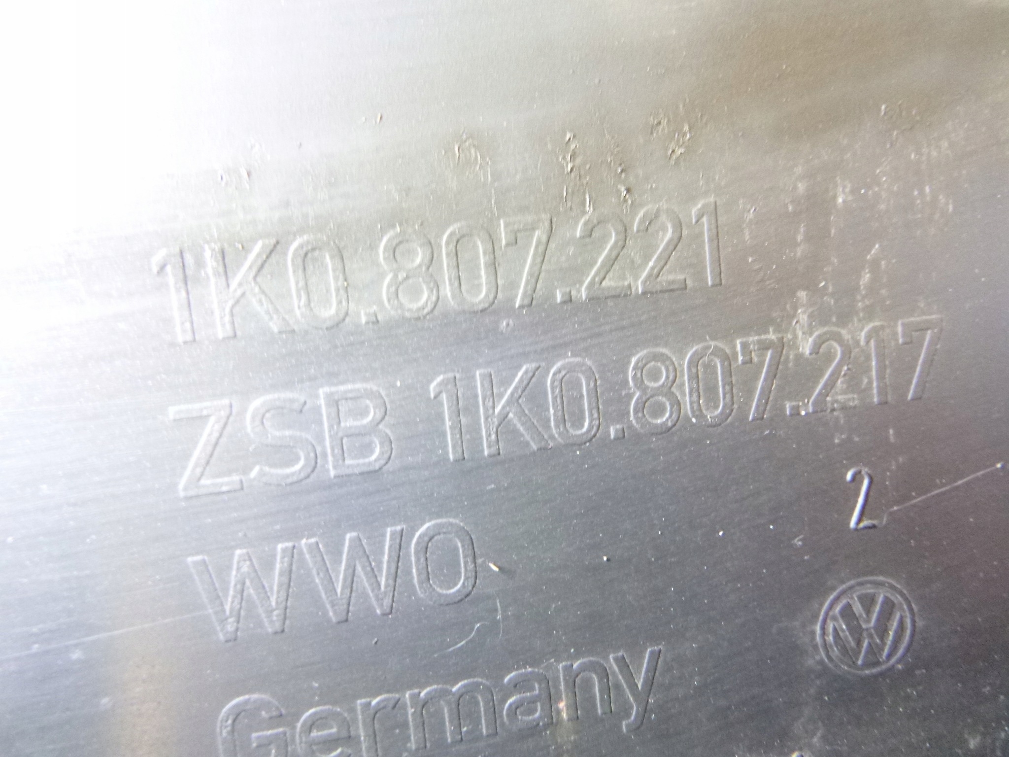 Stoßstange vorne VW GOLF V 5 2004r. blauer 1K0807217 Original