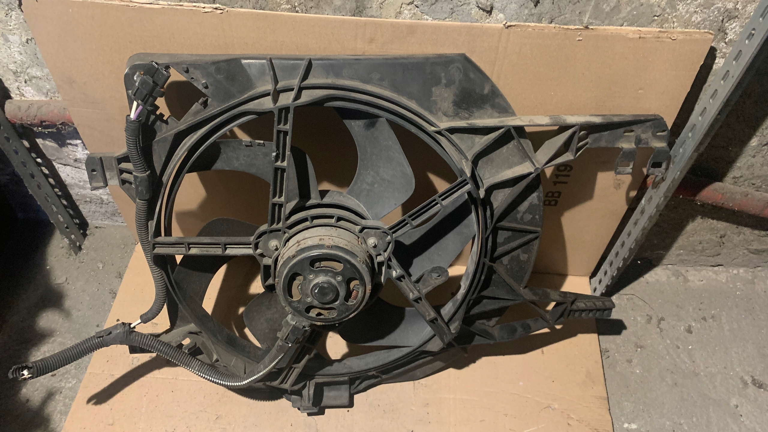 TRAFIC II VIVARO B 1,9 2,5 WENTYLATOR OBUDOWA 2005