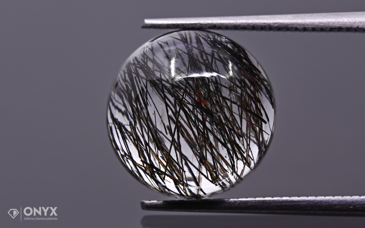 Křemen s turmalínem kabošon A kulatý fi 12 mm