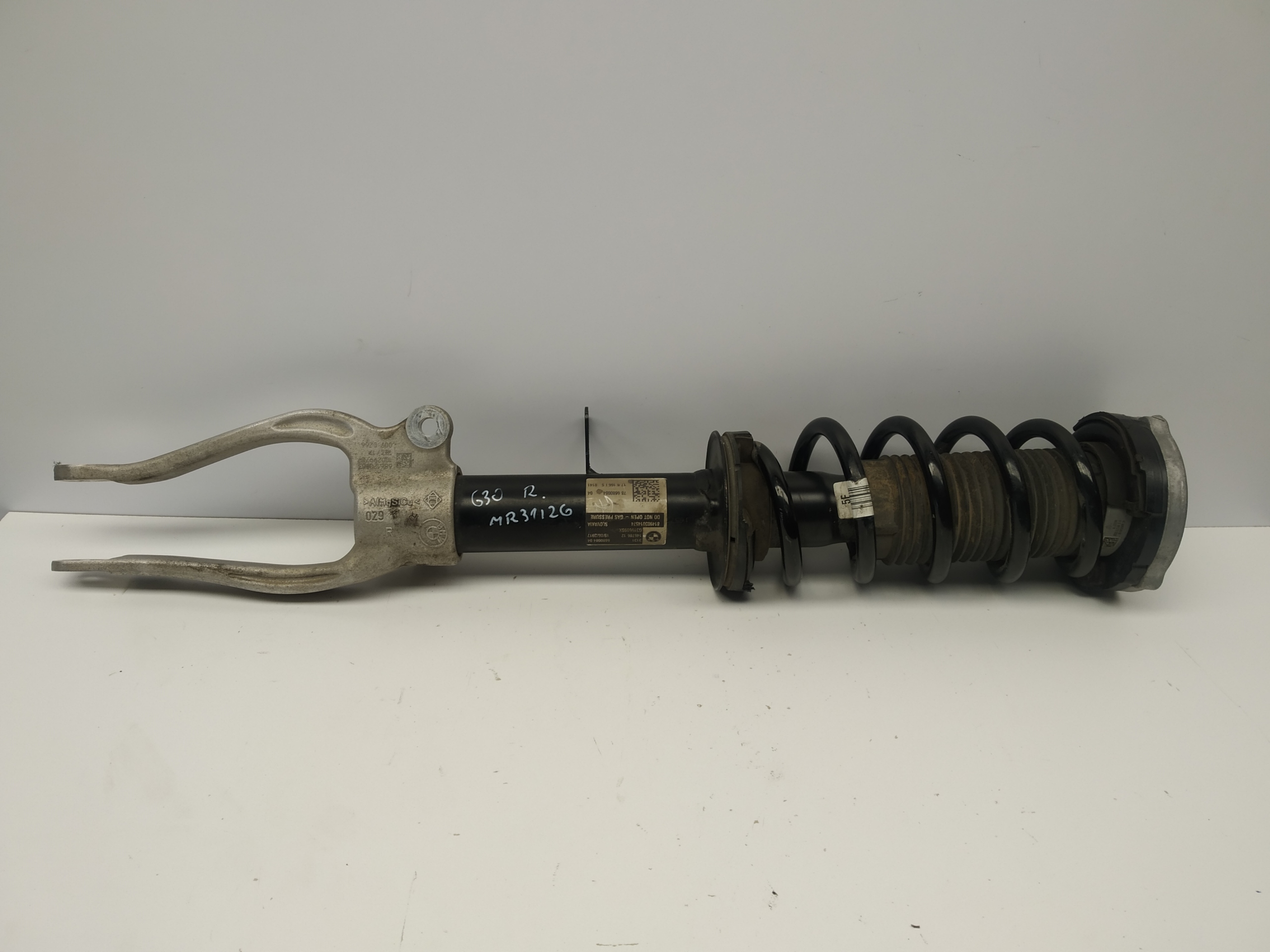 Bmw G30 G31 shock absorber spring holder front right 6880084 original