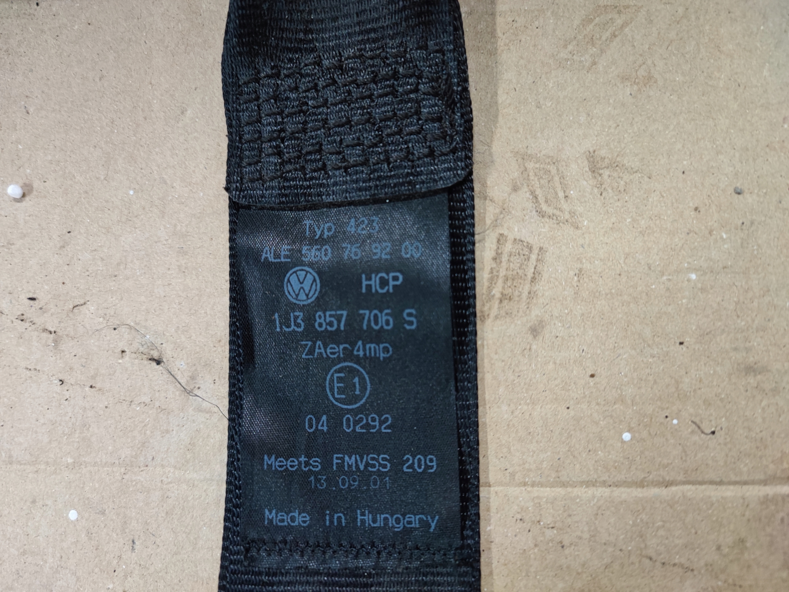 VW GOLF IV PAS BEZPIECZEŃSTWA PRAWY PRZÓD 3 DRZWI Producent części Volkswagen OE