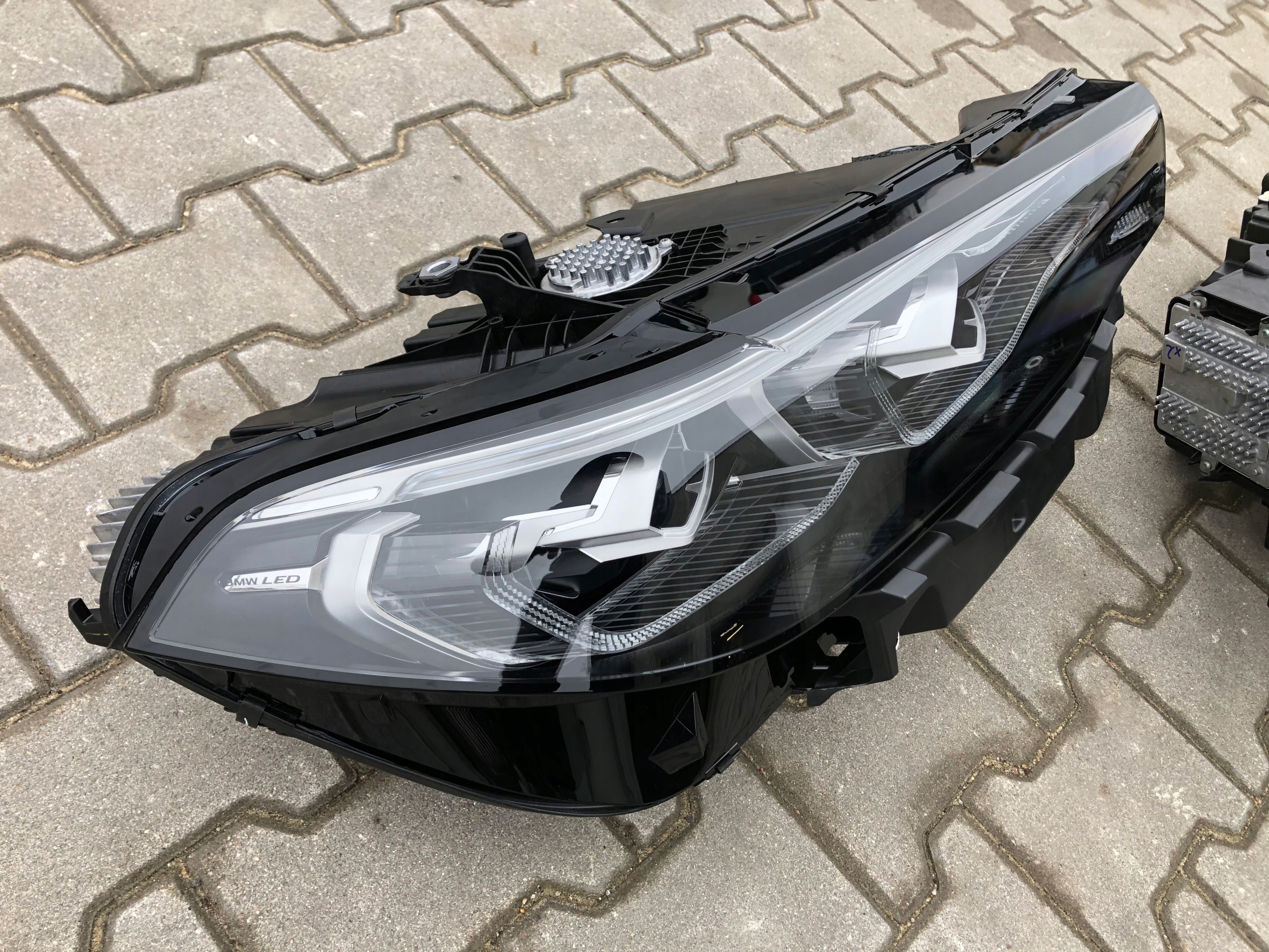 BMW X7 G07 LAMPA LAMPY LEWA PRAWA ADAPTIVE LED ECE Producent części BMW OE