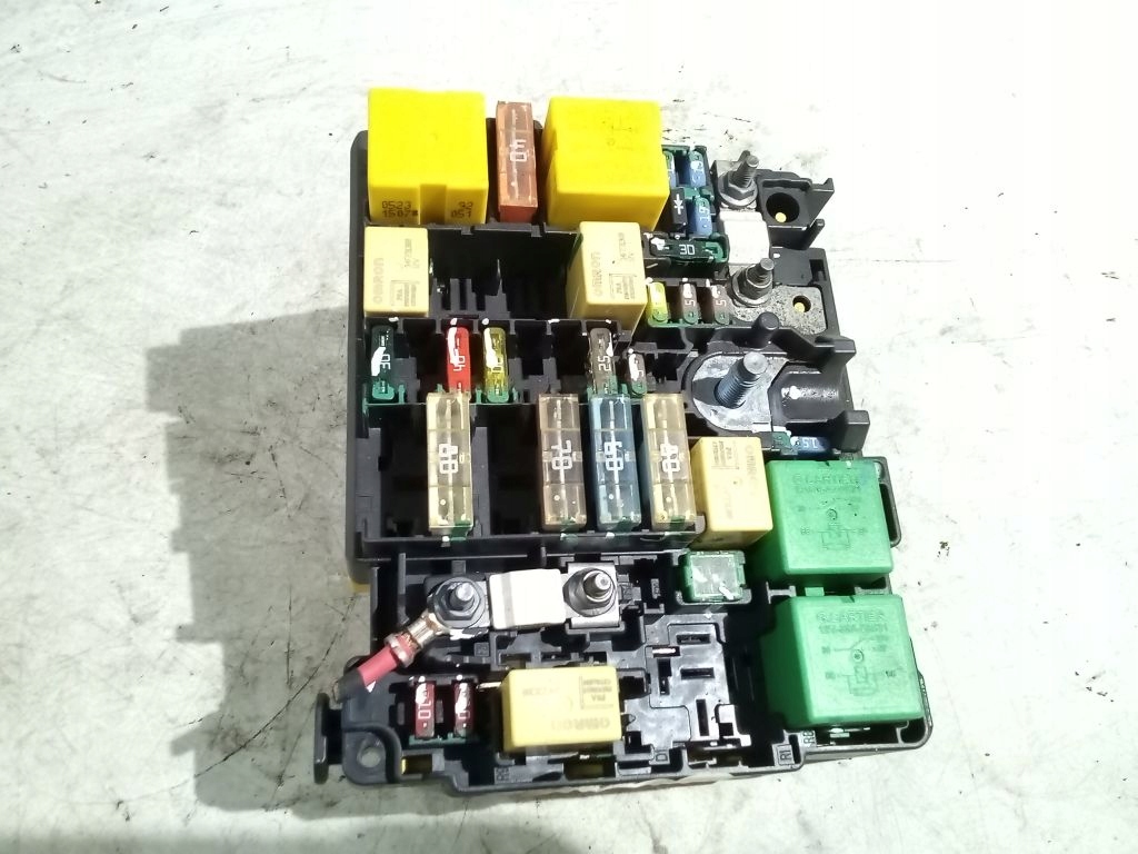 Peugeot 208 et Module fusibles 452583604