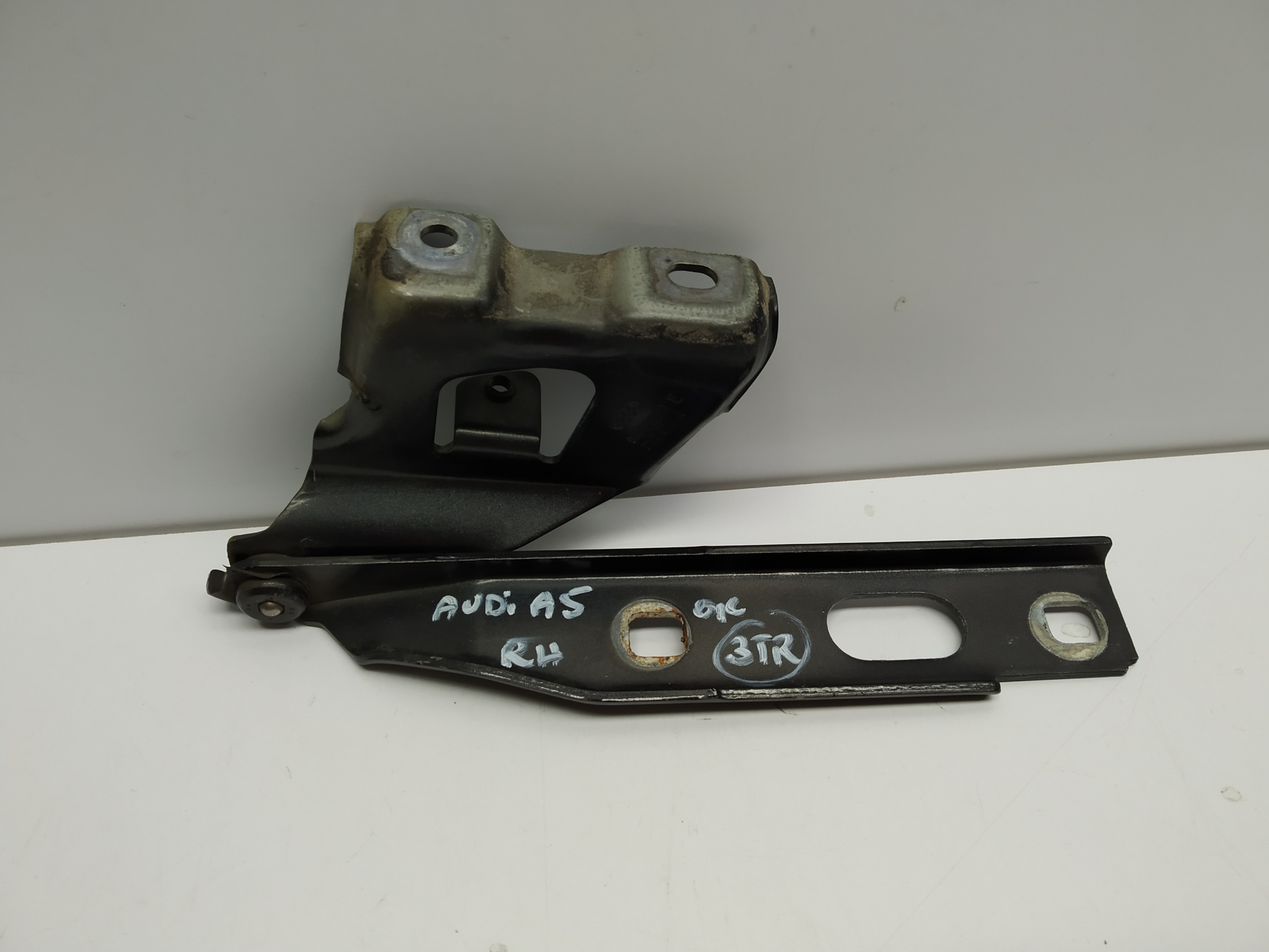 2007r- Audi A5 8T0 hinge bonnets right OM 8T0823302E original
