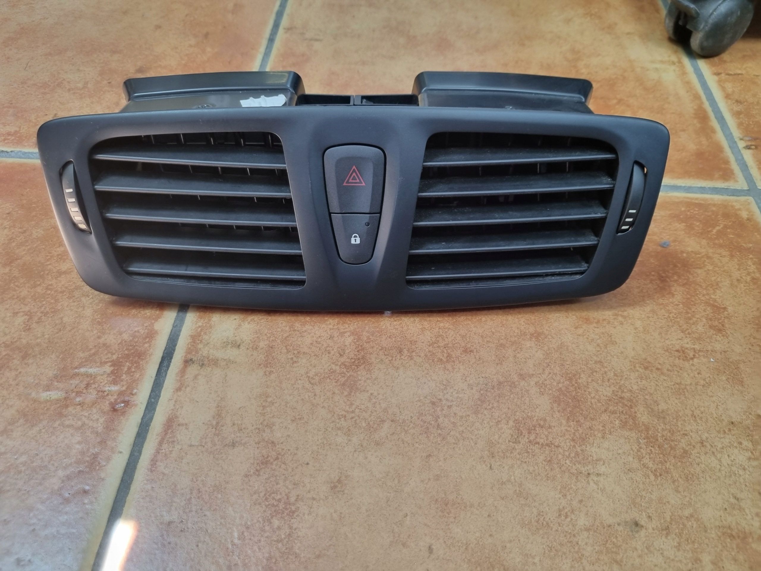 KRATKA NAWIEWU ŚRODKOWA MEGANE III