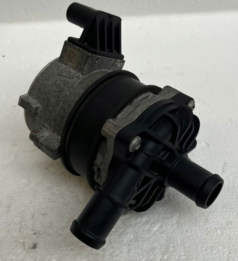 Pompa obiegu wody 8W0965567B Audi