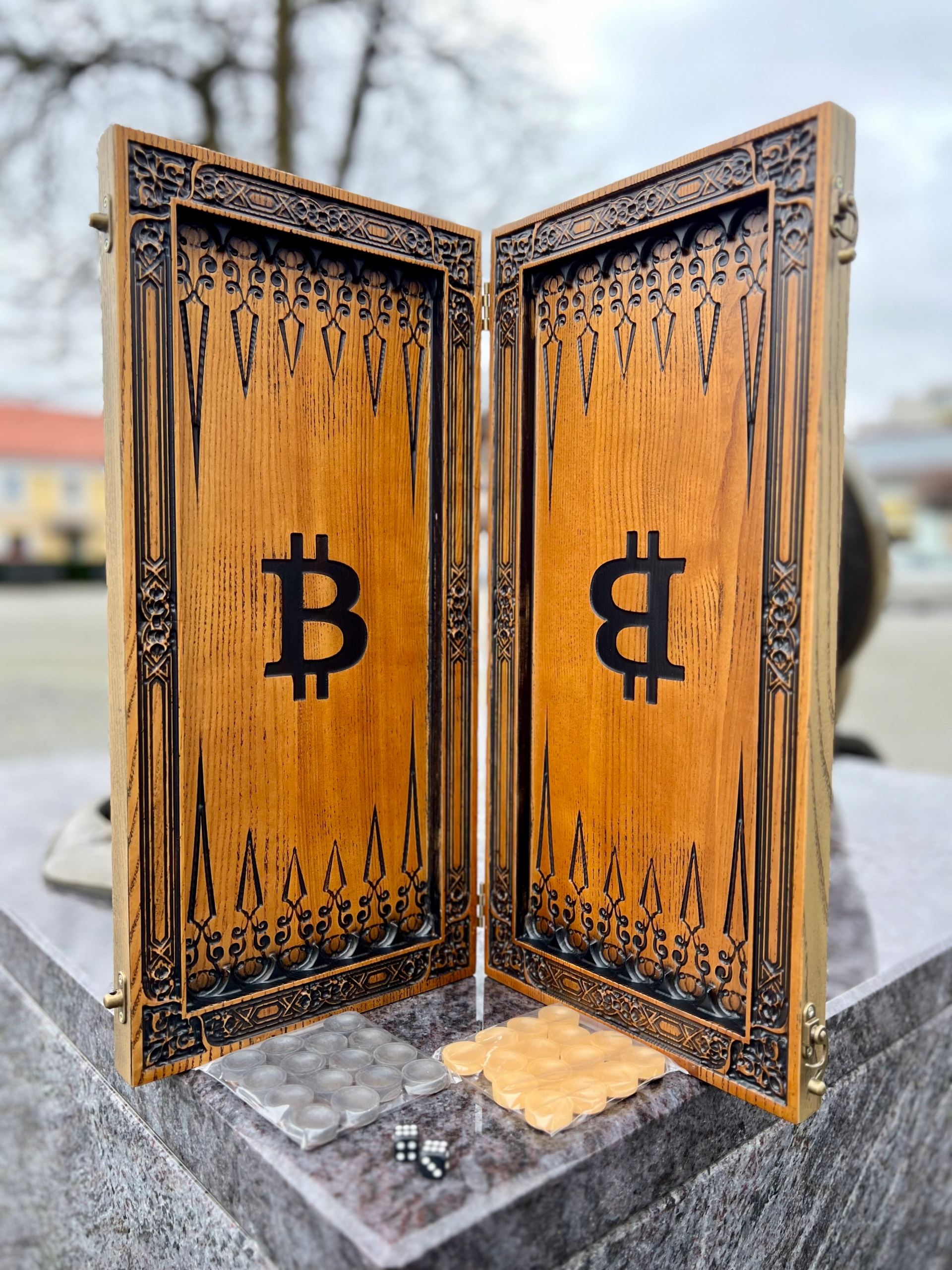 Drewniany Backgammon - Wzór Bitcoiny Minimalna liczba graczy 2