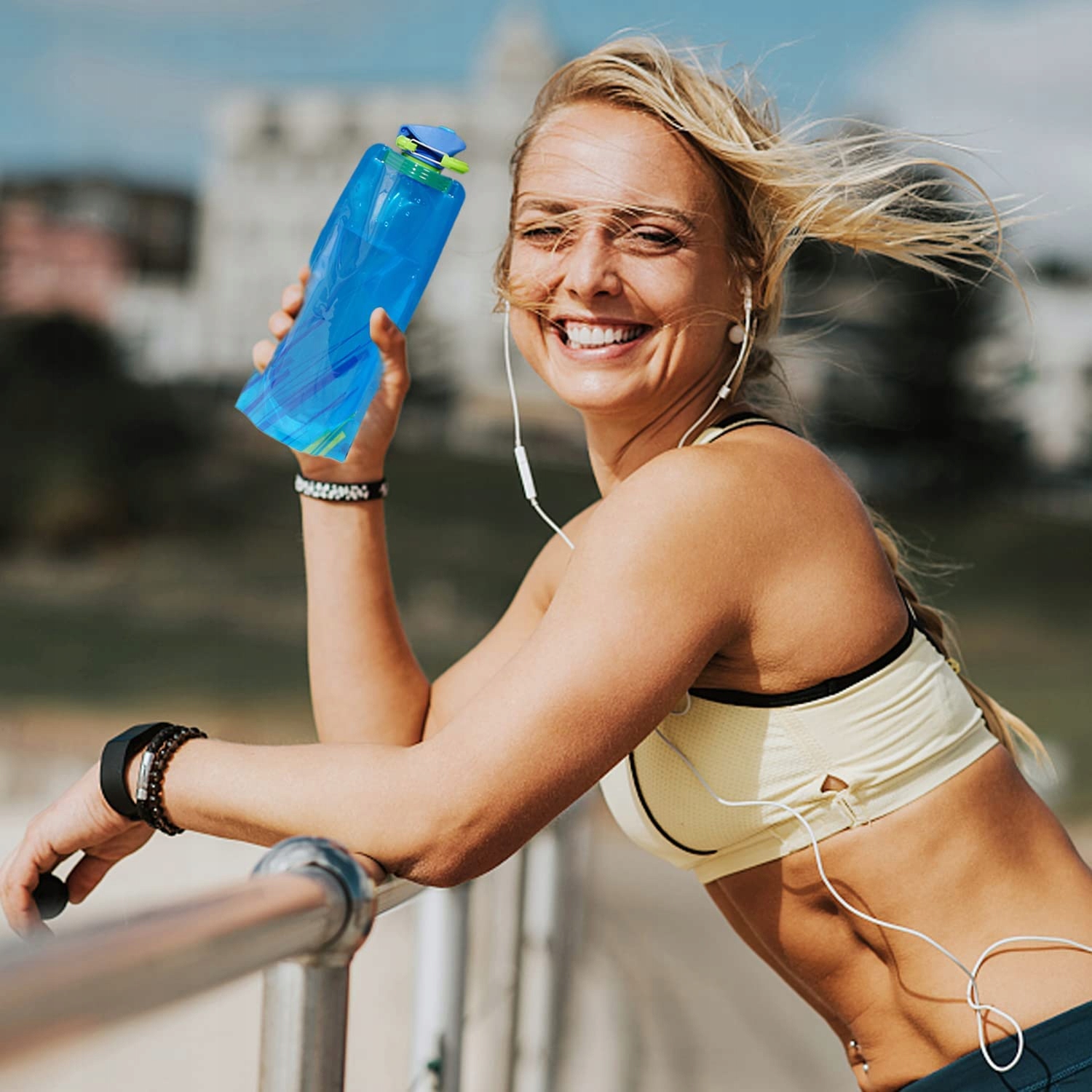 BUTELEK NA WODĘ, 4 SZT. SKŁADANA BUTELKA NA WODĘ 700 ML PRZENOŚNA BUTELKA Cechy dodatkowe wolne od BPA