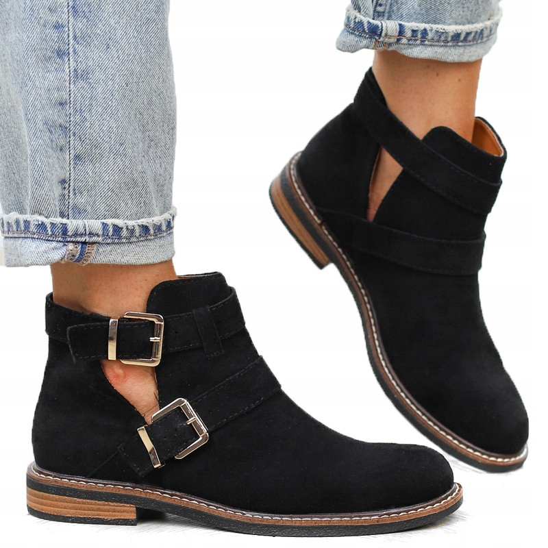 Černé dámské kotníkové boty s přezkou a výřezem z přírodní kůže