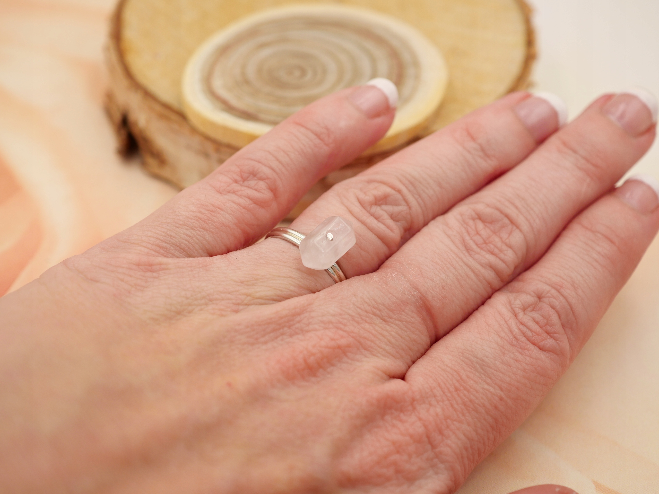 SREBRNY PIERŚCIONEK Z GROTEM-KRYSZTAŁ GÓRSKI Rodzaj Rękodzieło