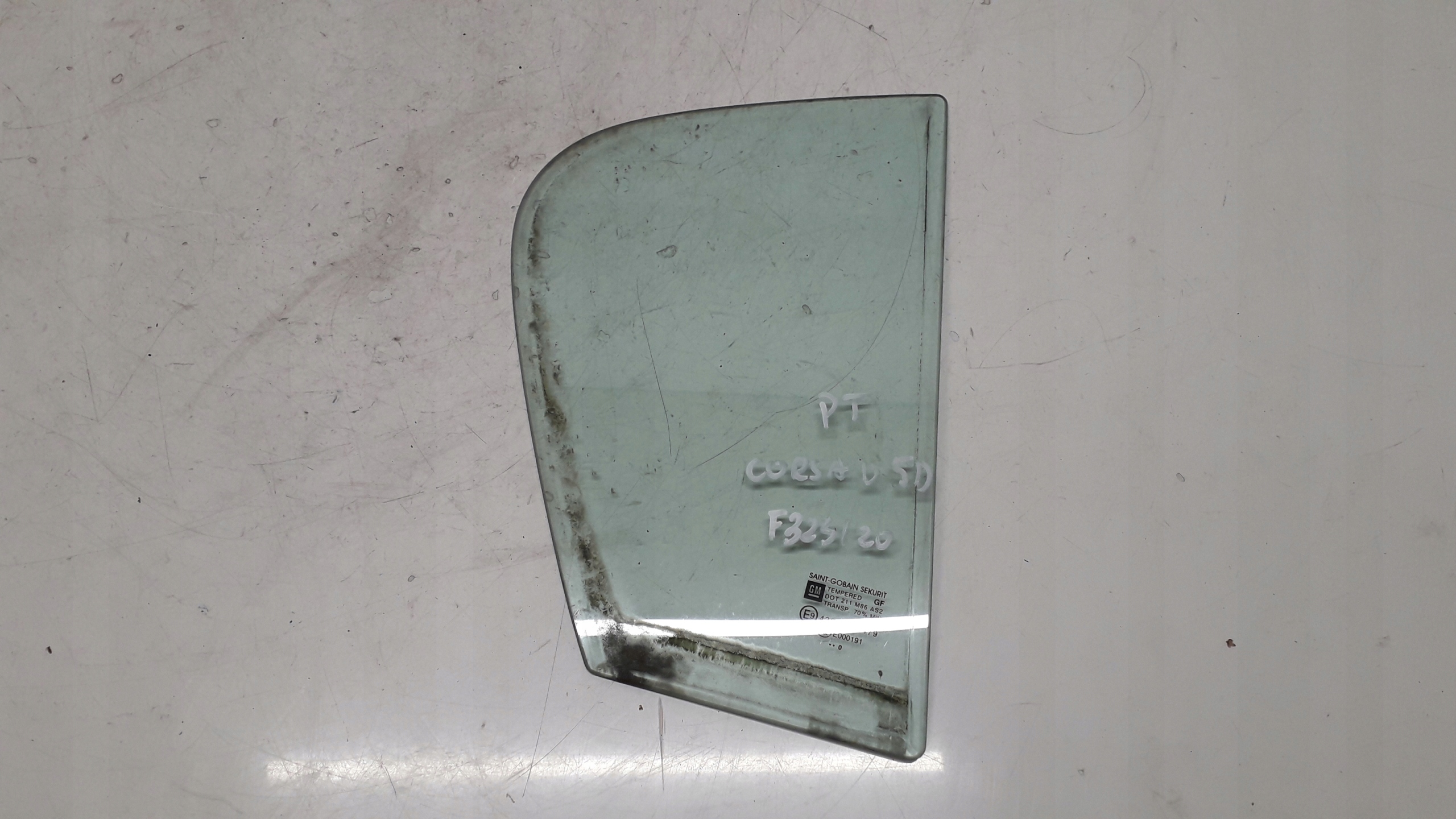 OPEL CORSA D 5D SZYBA PRAWY TYŁ TRÓJKĄT