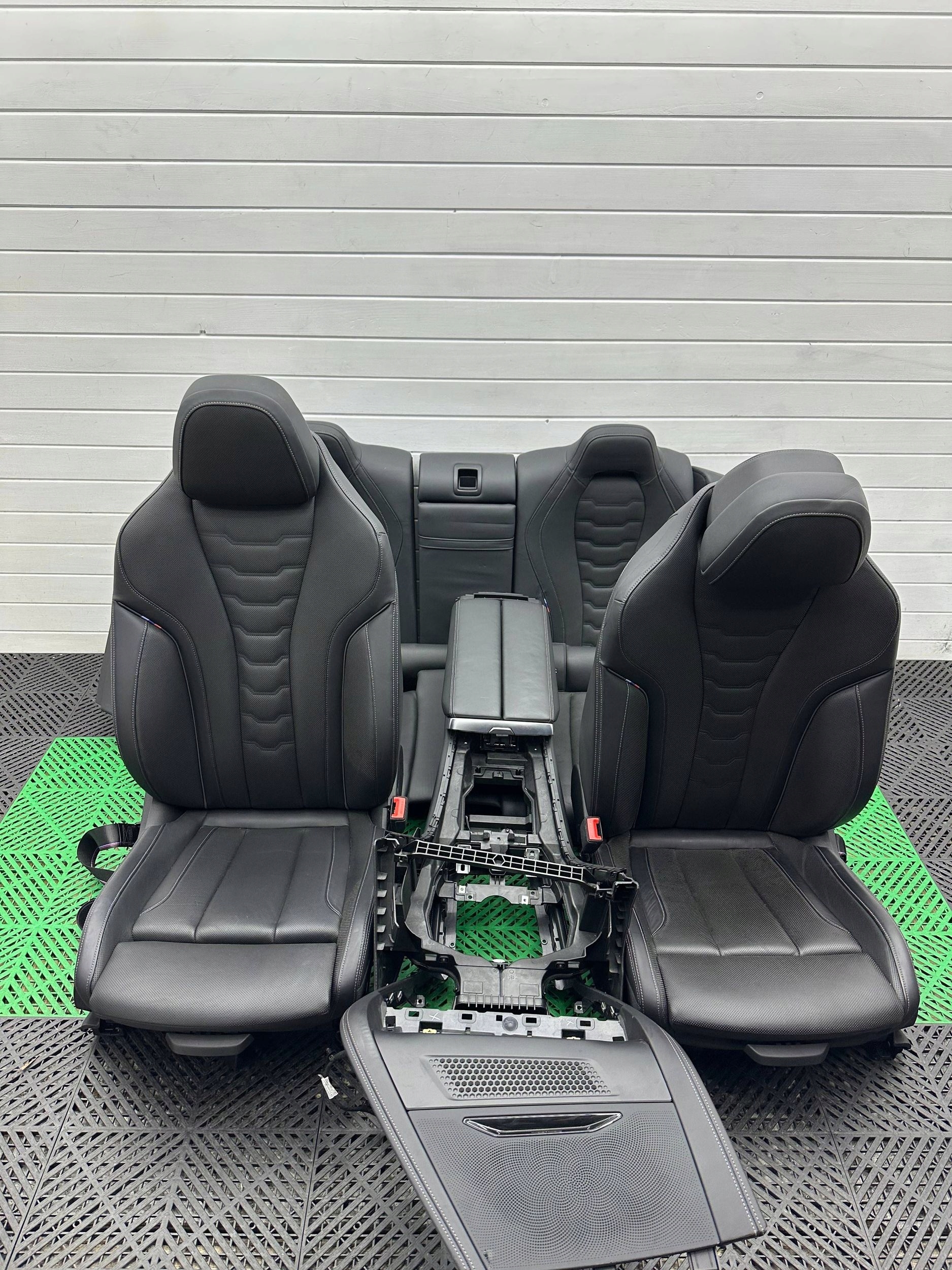 Komptel Sitze z boczkami BMW 8 G16