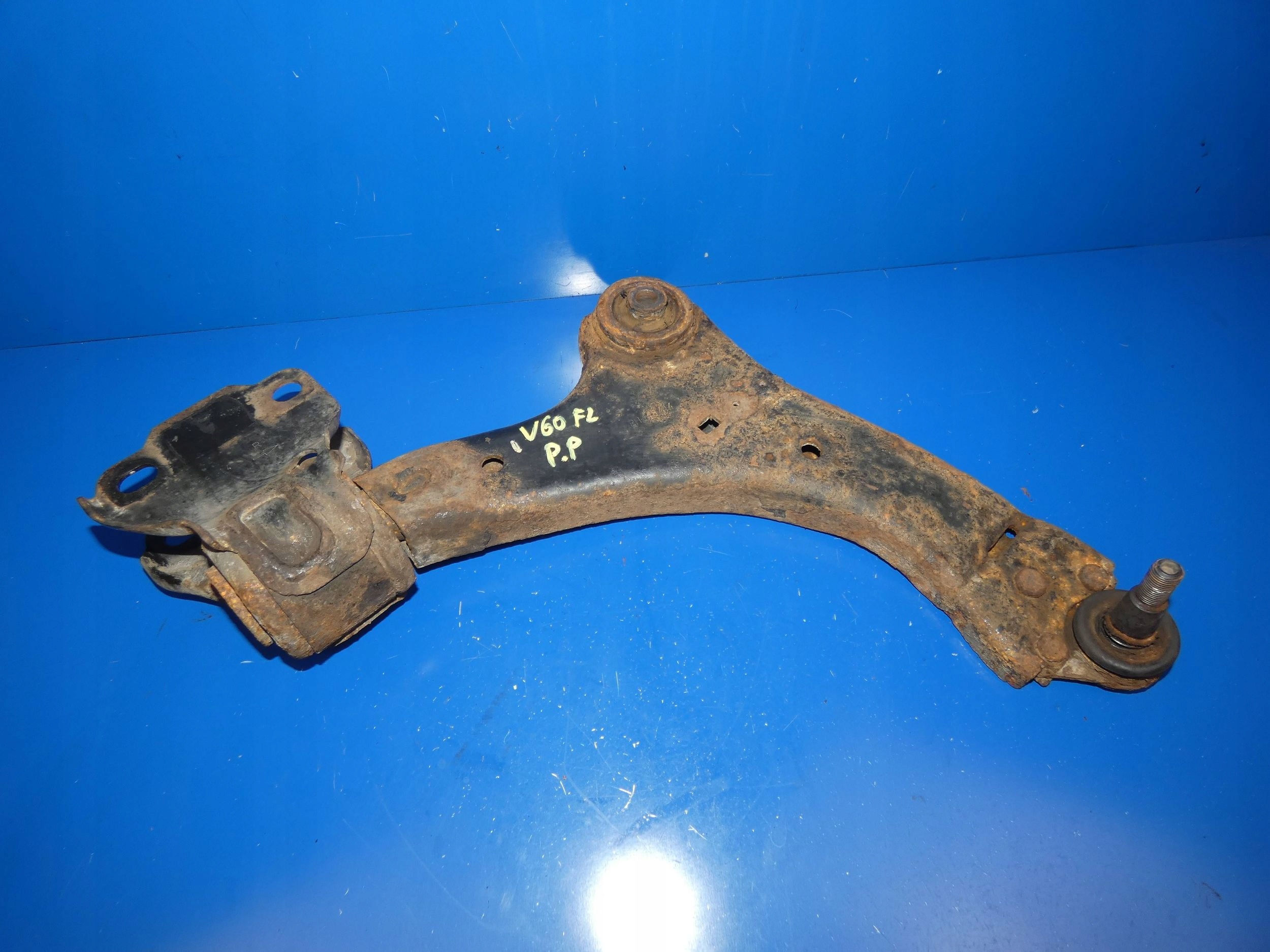 VOLVO V60 and S60 II arm lower right front front