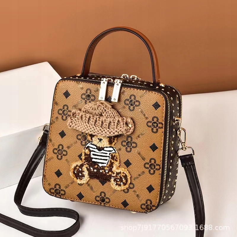 TORBA TOREBKA DAMSKA LISTONOSZKA KUFEREK NA RAMIĘ MAŁA TEDDY BEAR MIŚ KOLOR Kolor brązowy