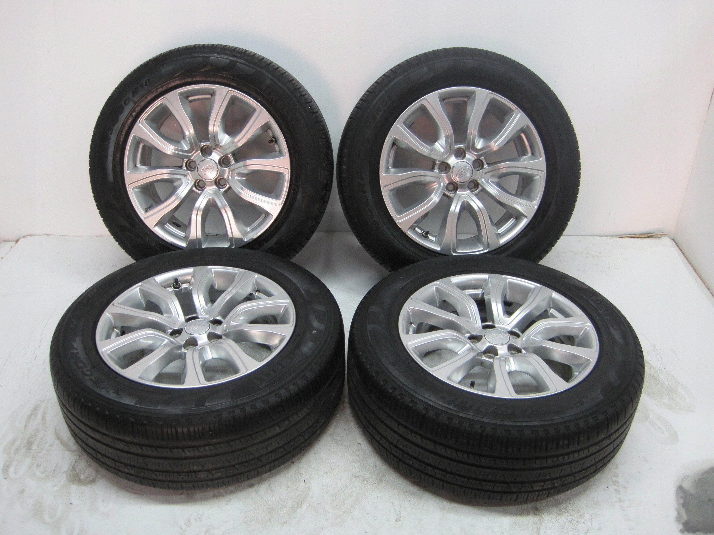 wheels discs tyres Range Rover Evoque R18 5MM M+S
