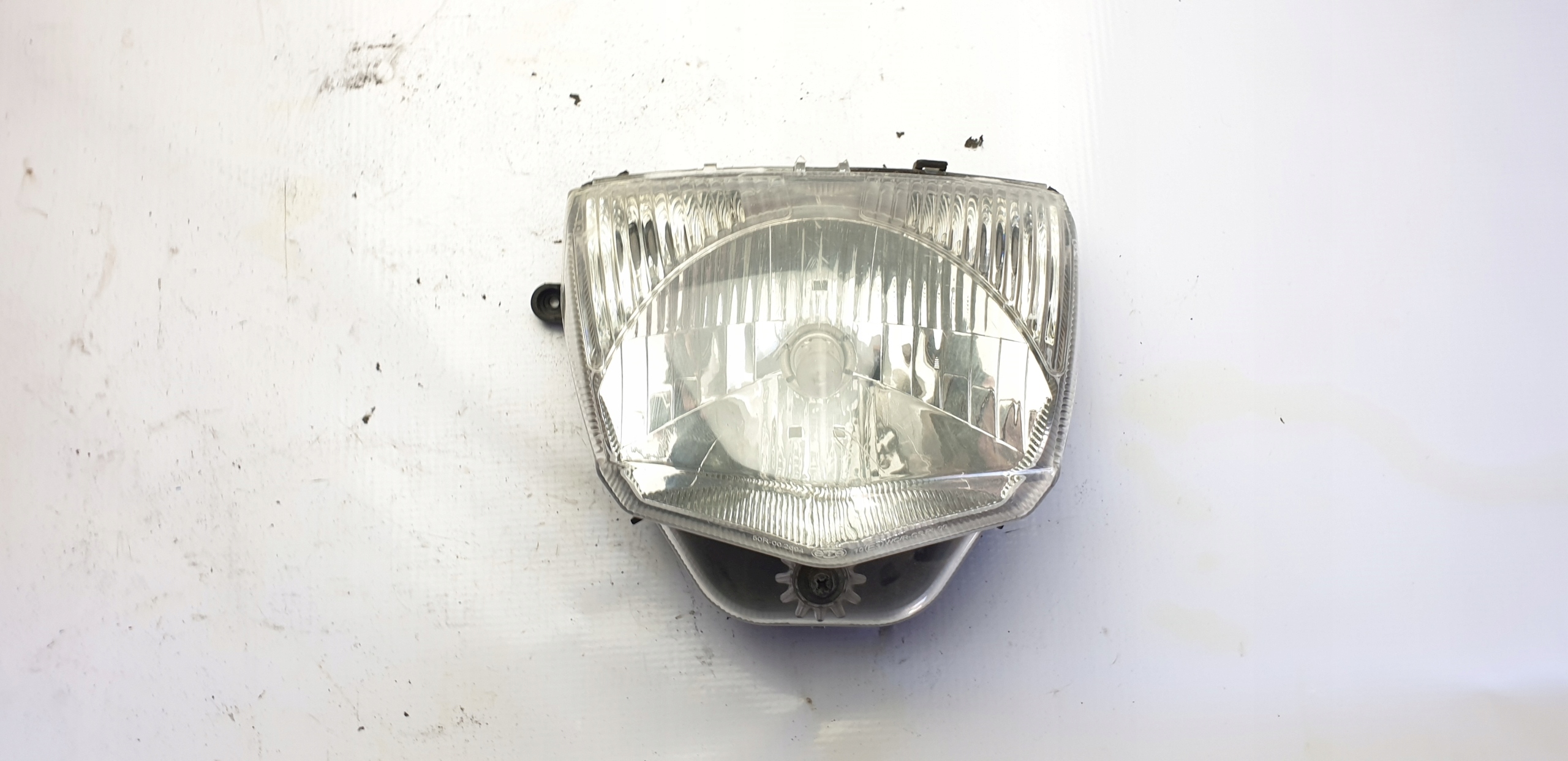 LAMPA PRZÓD REFLEKTOR PEUGEOT VIVACITY 50