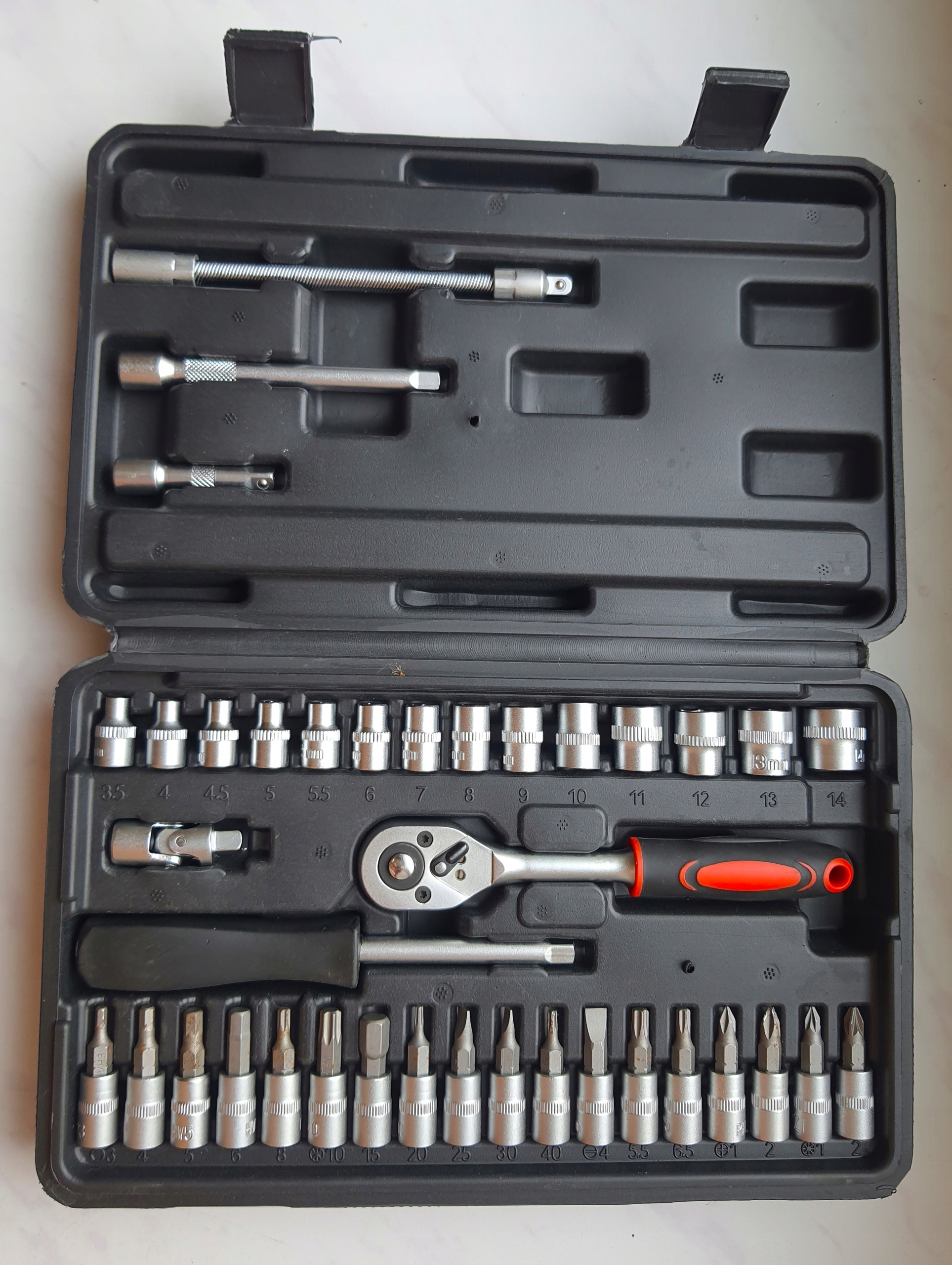 /AW/ ZESTAW KLUCZY NASADOWYCH 38 elementów