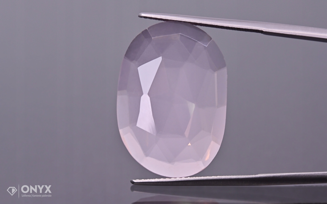 Růženín fazetovaný nepravidelný 25x17,5 mm