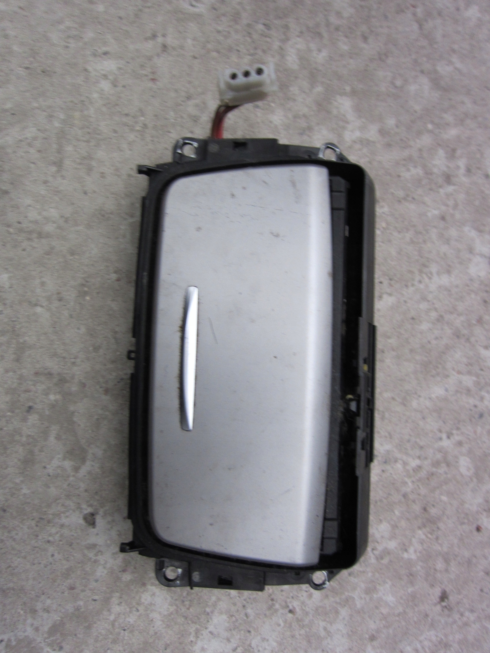 BMW E90 бардачок декор