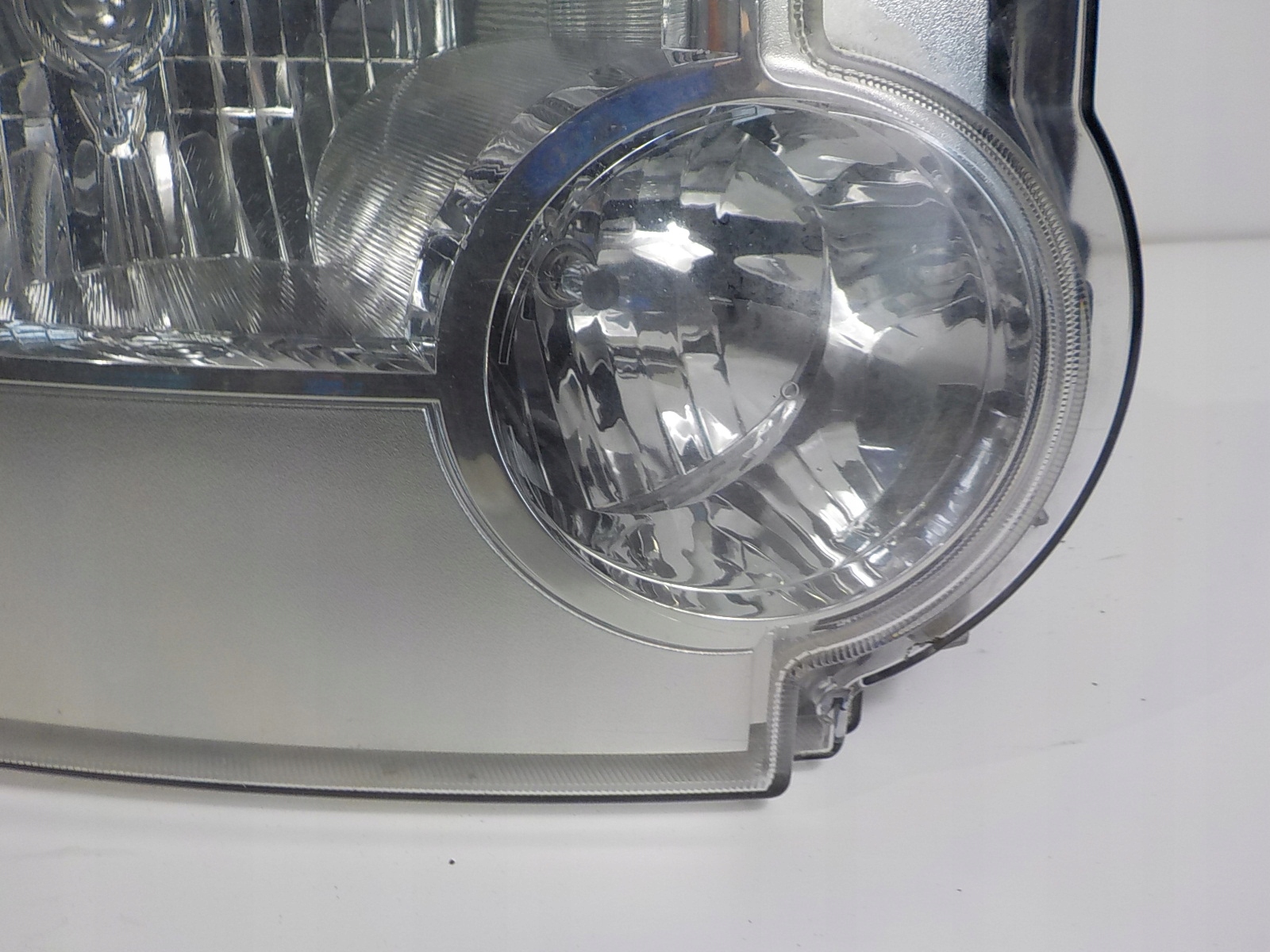 LAND ROVER DISCOVERY III light right front UK