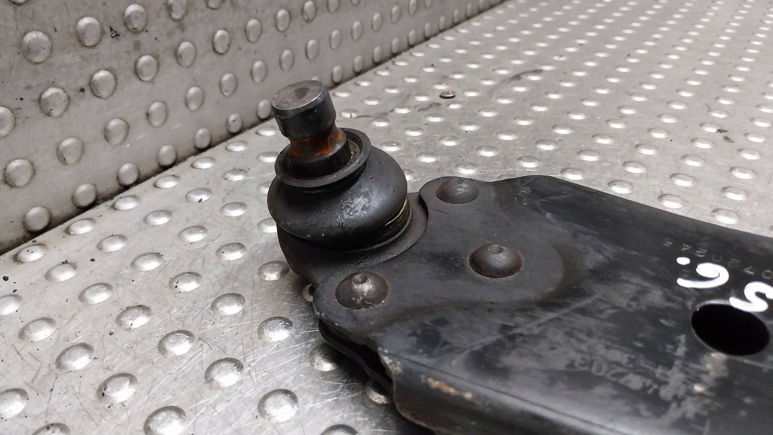 arm right front 2S61-3042-DA FORD FIESTA FUSION MK6