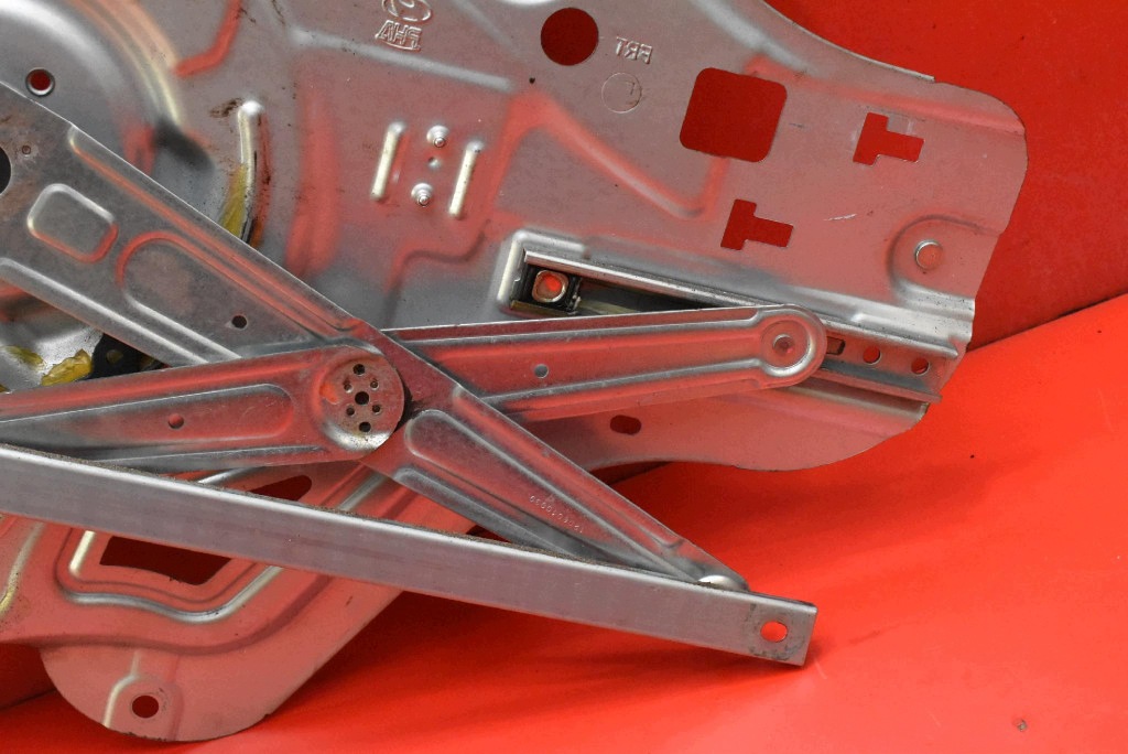 window regulator left front EU 82470-2Y000 HYUNDAI IX35 1 and 09-13