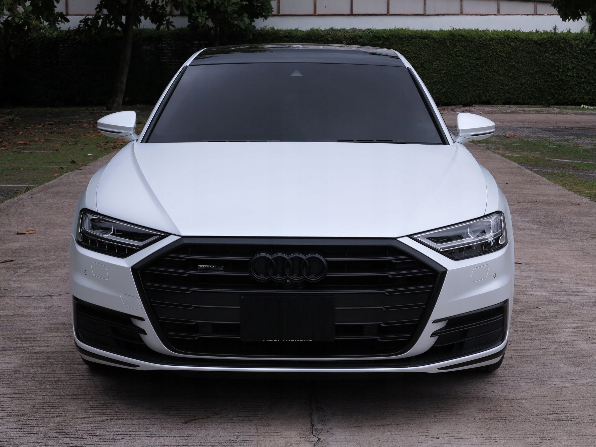 FOLIA BIAŁA SATYNA PERŁA 50cm x 152cm BIAŁY CHROM MAT OKLEINA SAMOCHODOWA Szerokość produktu 152 cm