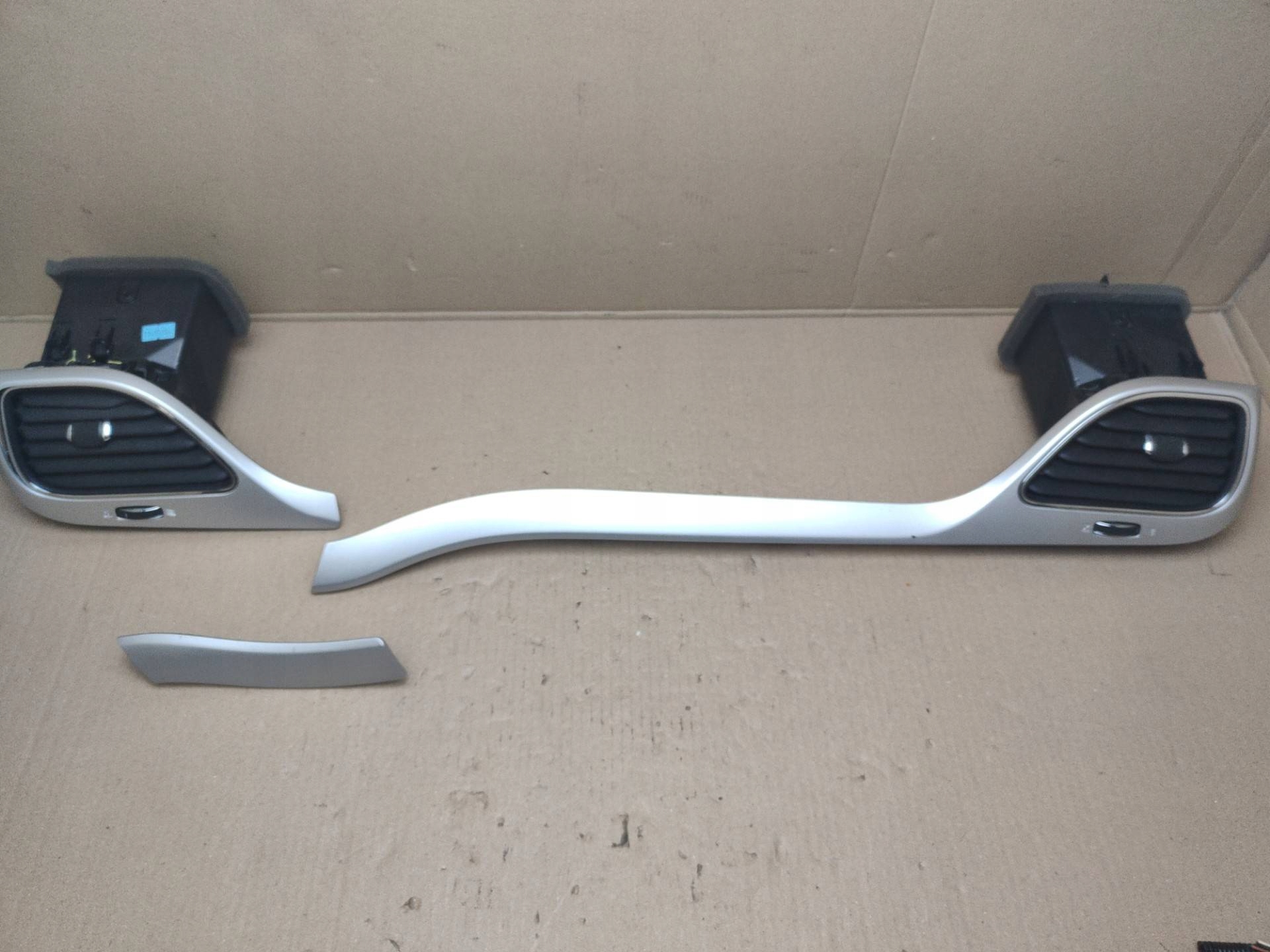 grid air conditioning devices upper Dodge Journey facelift 2017 3000101LFN