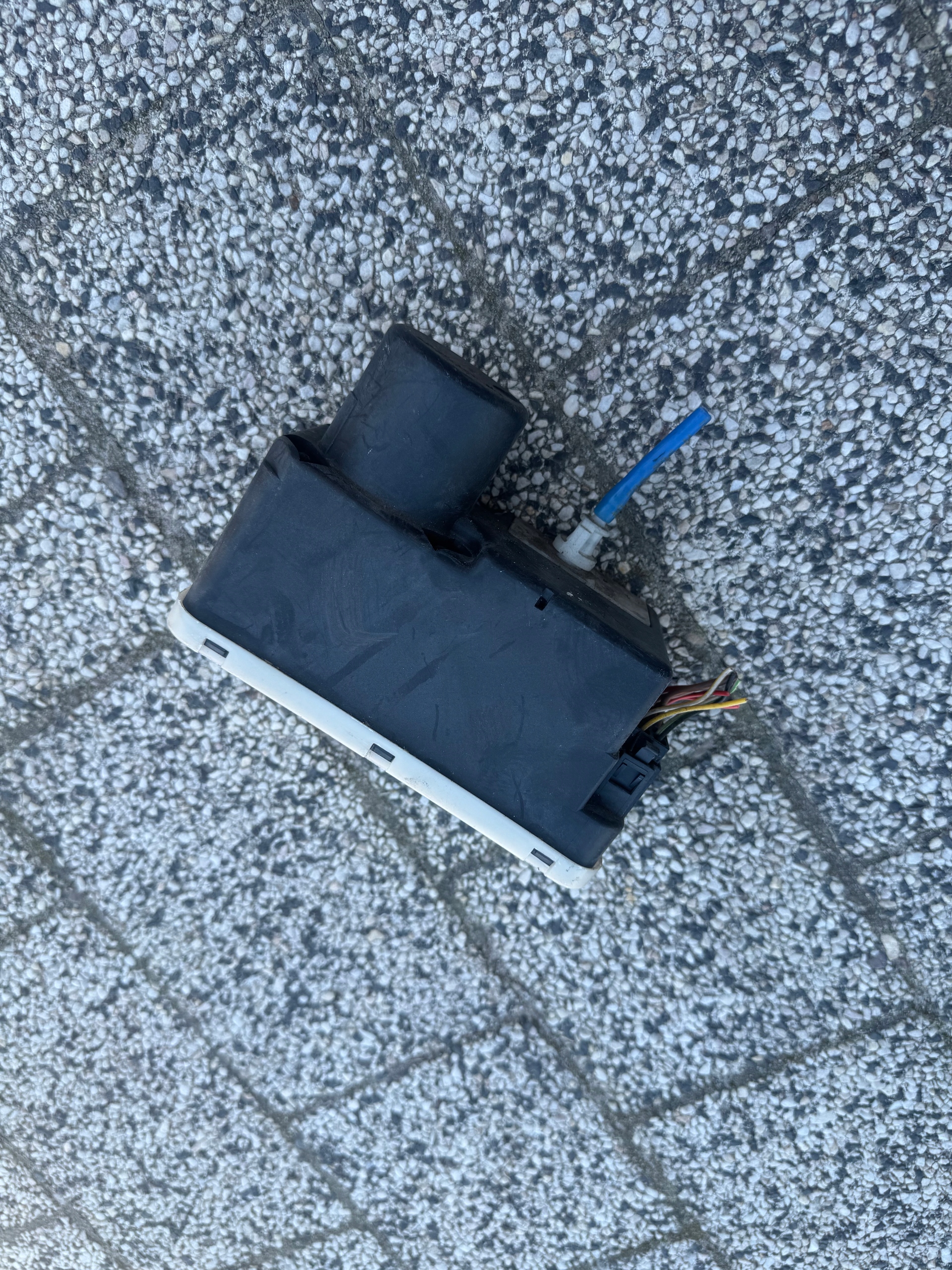 VW POLO POMPKA CENTRALNEGO ZAMKA 6N0962257