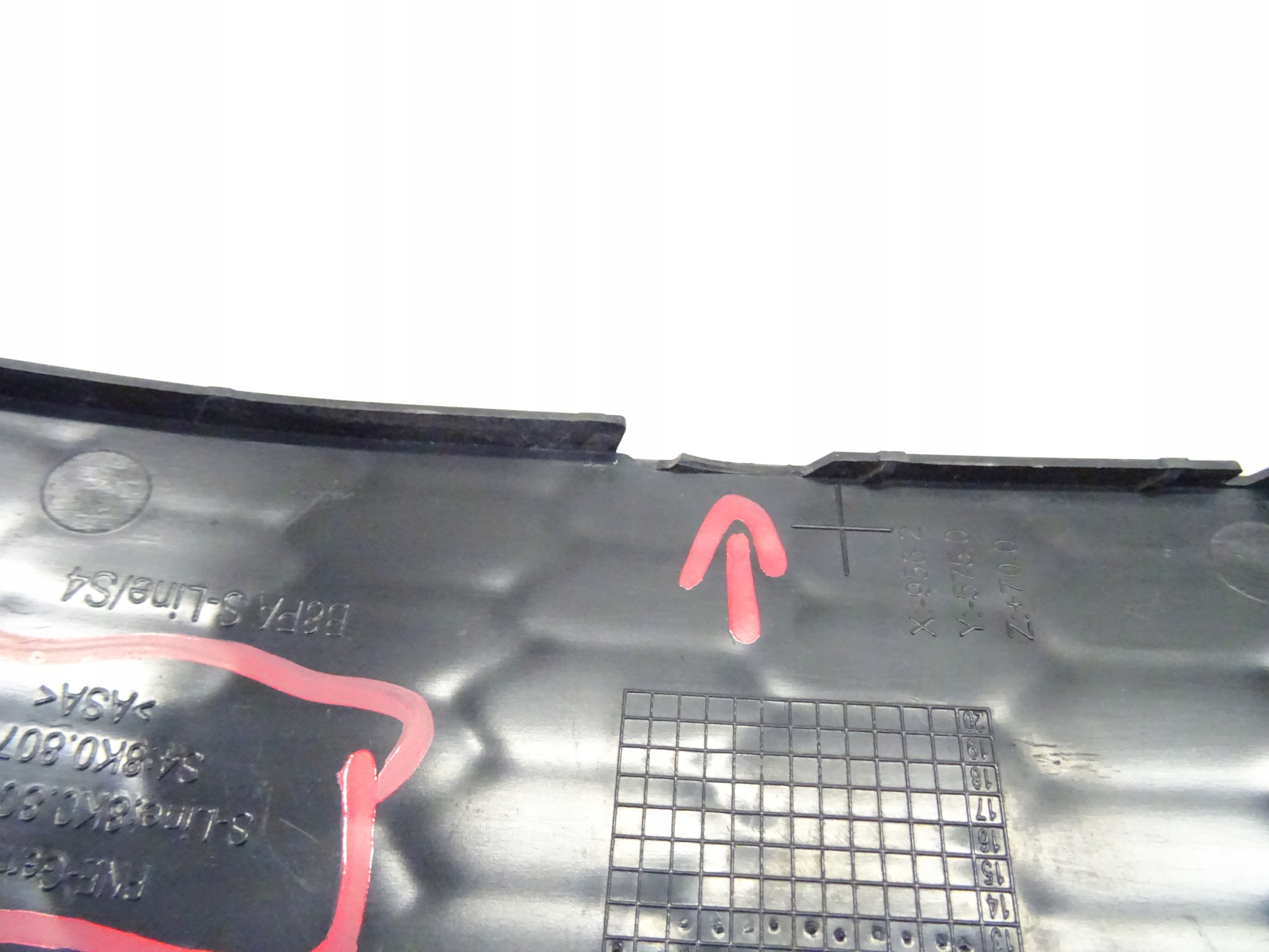 grid of a bumper right front AUDI A4 B8 S-LINE LIFT 8K0807682M