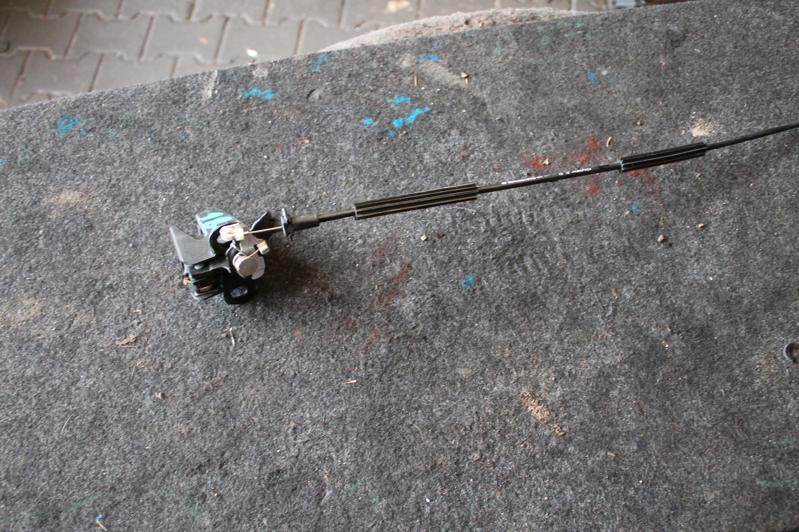 1861. lock door left rear part 7E0827161A