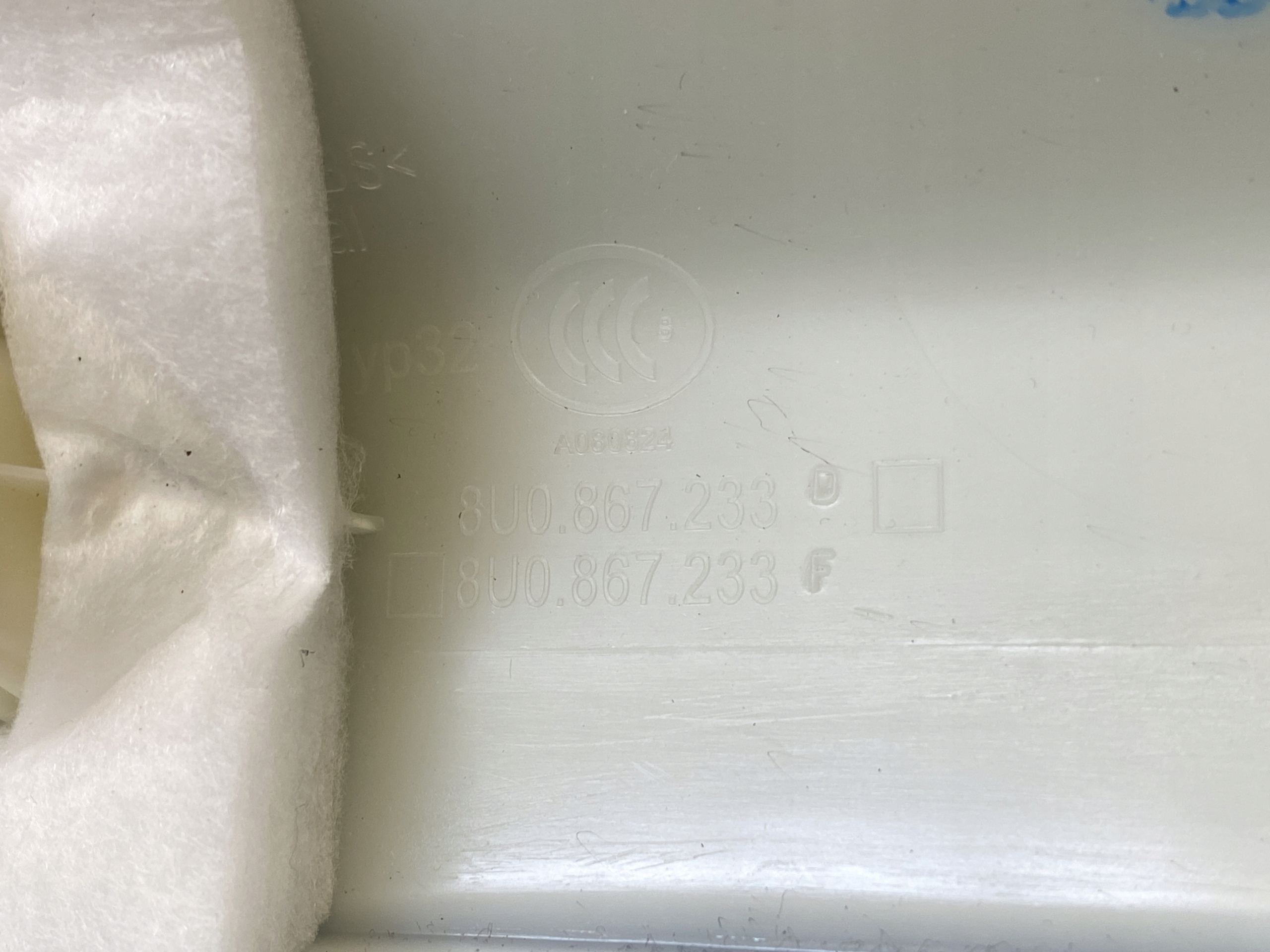 AUDI Q3 8U cover SLUPKA A left front 8U0867233D