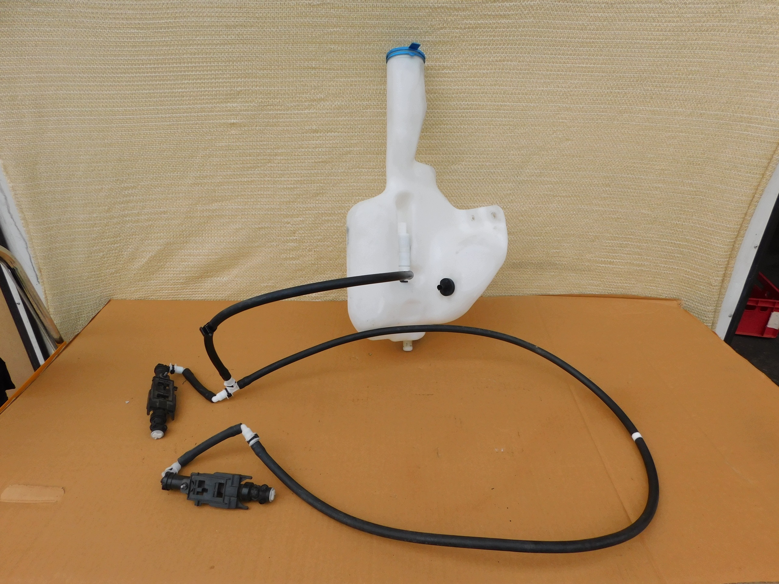 washer fluid tank DO KSENONOW Sprinter 906 Crafter komplet pompki
