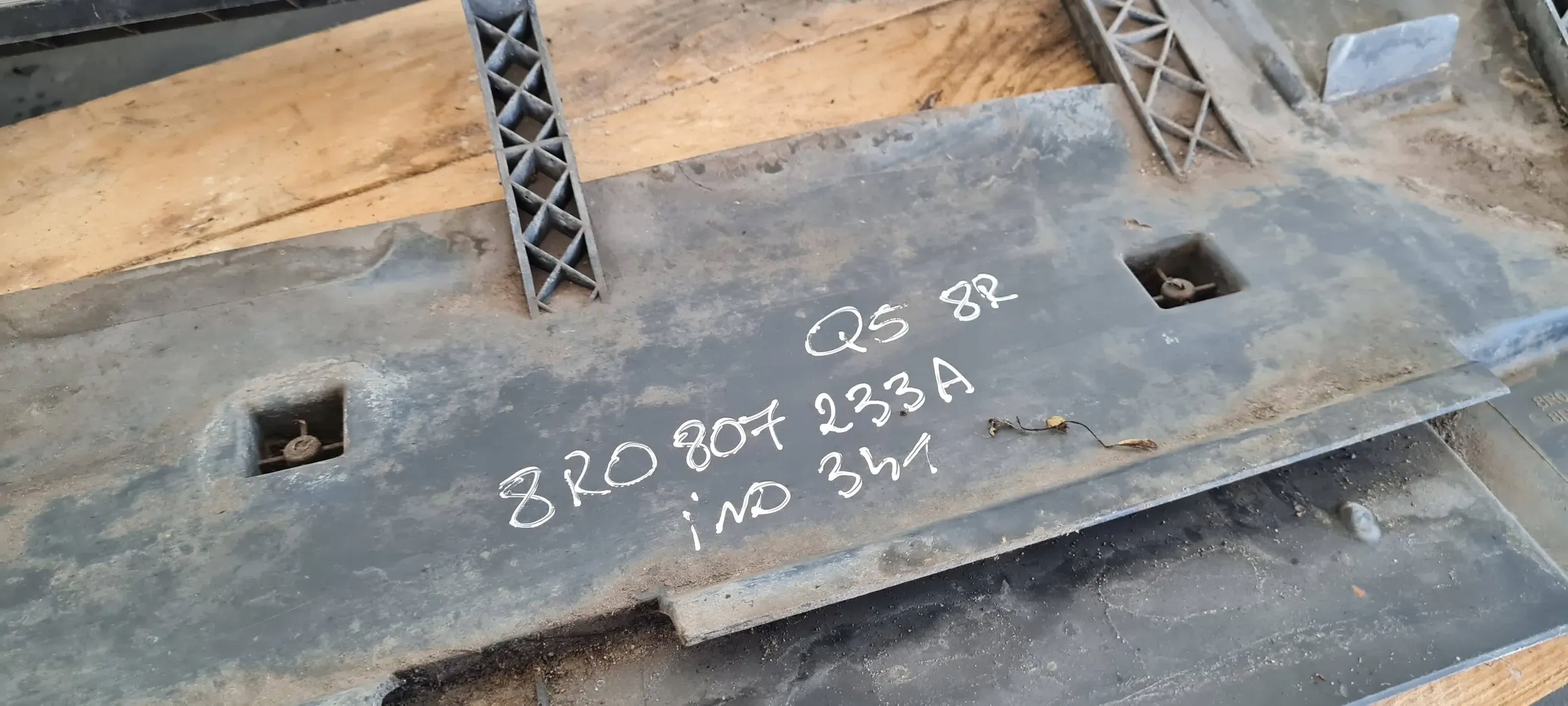 Q5 8R cover cover below bumper front 8R0807233A