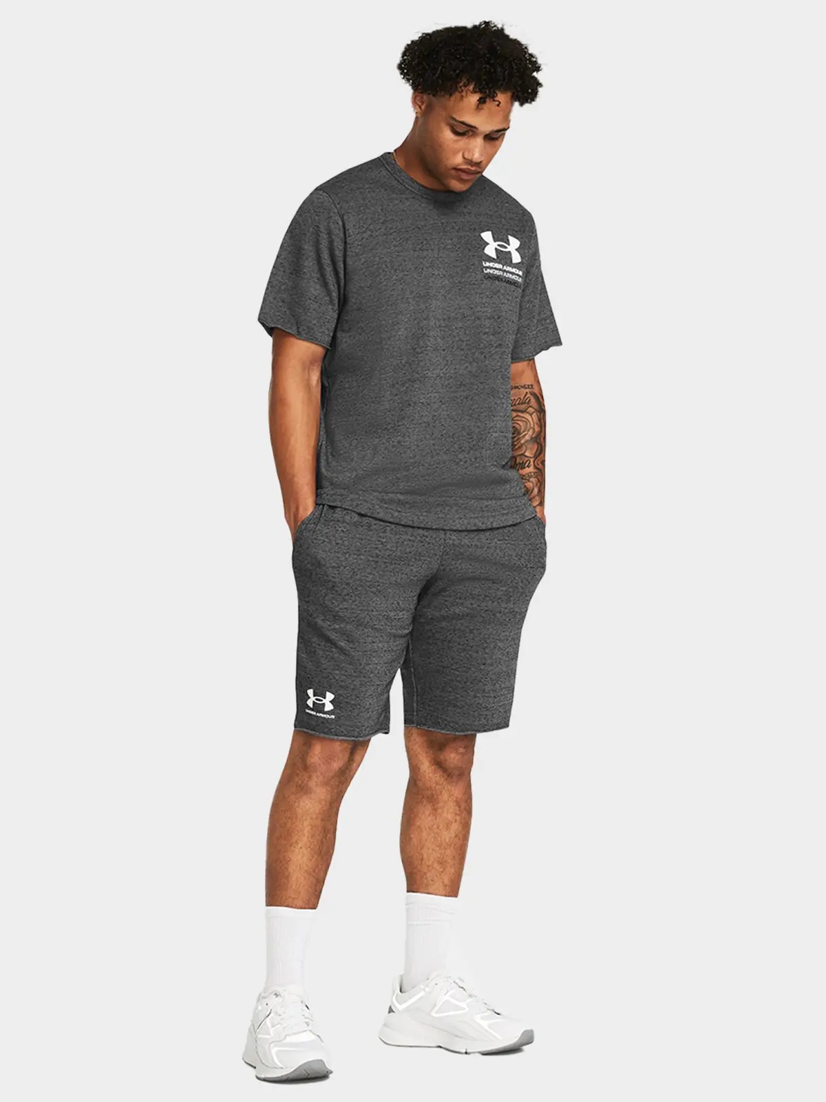 KRÓTKIE SPODENKI MĘSKIE UNDER ARMOUR SZORTY DRESOWE BAWEŁNA SPORT 1361631 Długość przed kolano