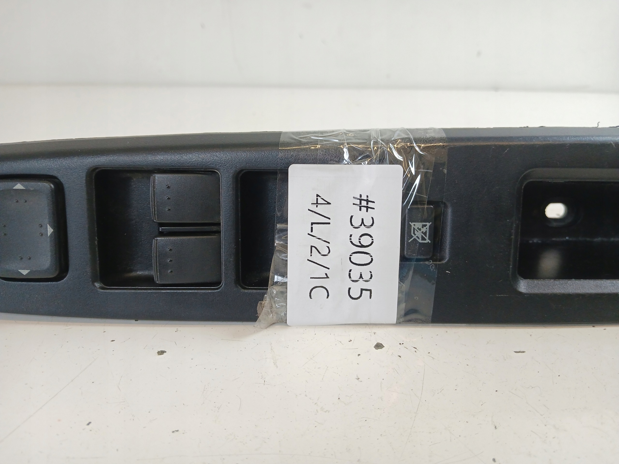 MAZDA 5 a CR PANEL okna levý předek CC64684L6D