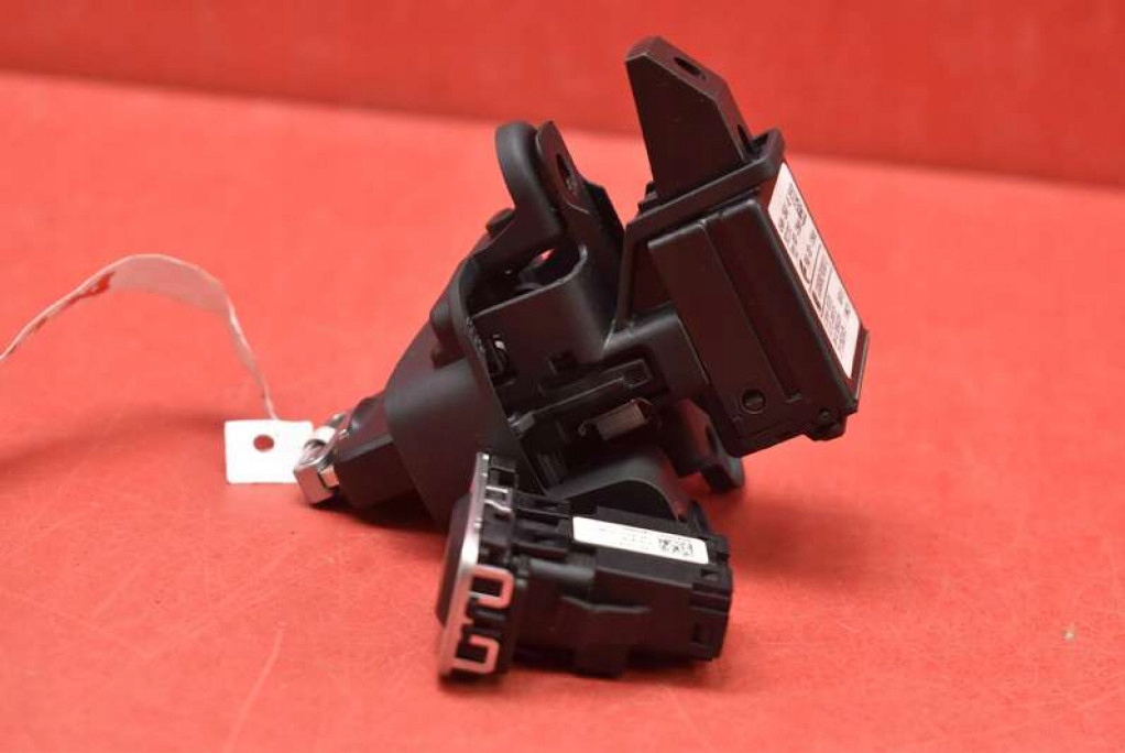 ignition key button 28227917 VOLVO V60 1 and 1.6 D 115 KM 10-13