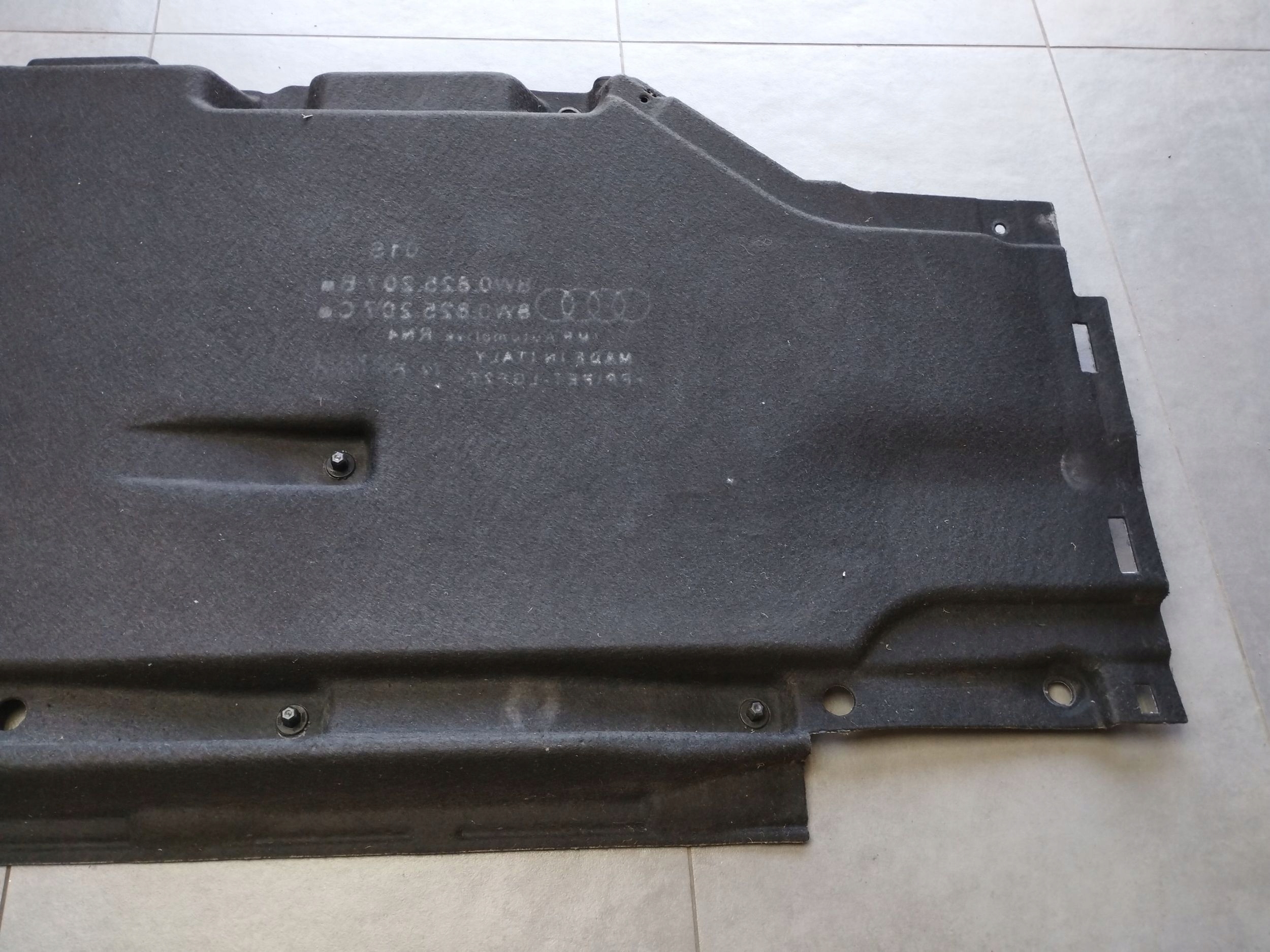 Audi A4 S4 B9 8W sedan cover chassis side left 8W0825207B