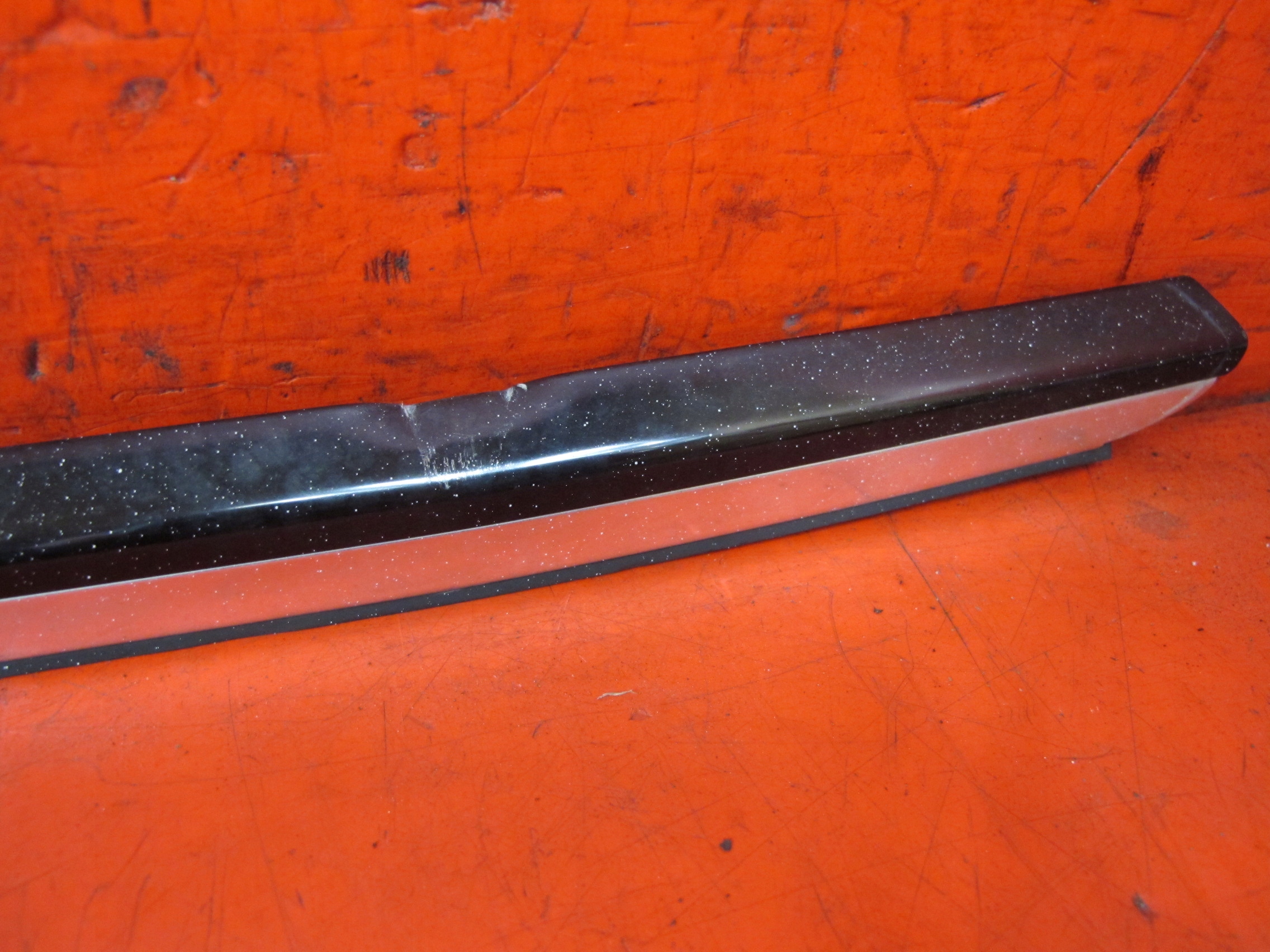 MERCEDES W220 S-KLASA moulding dust left rear part