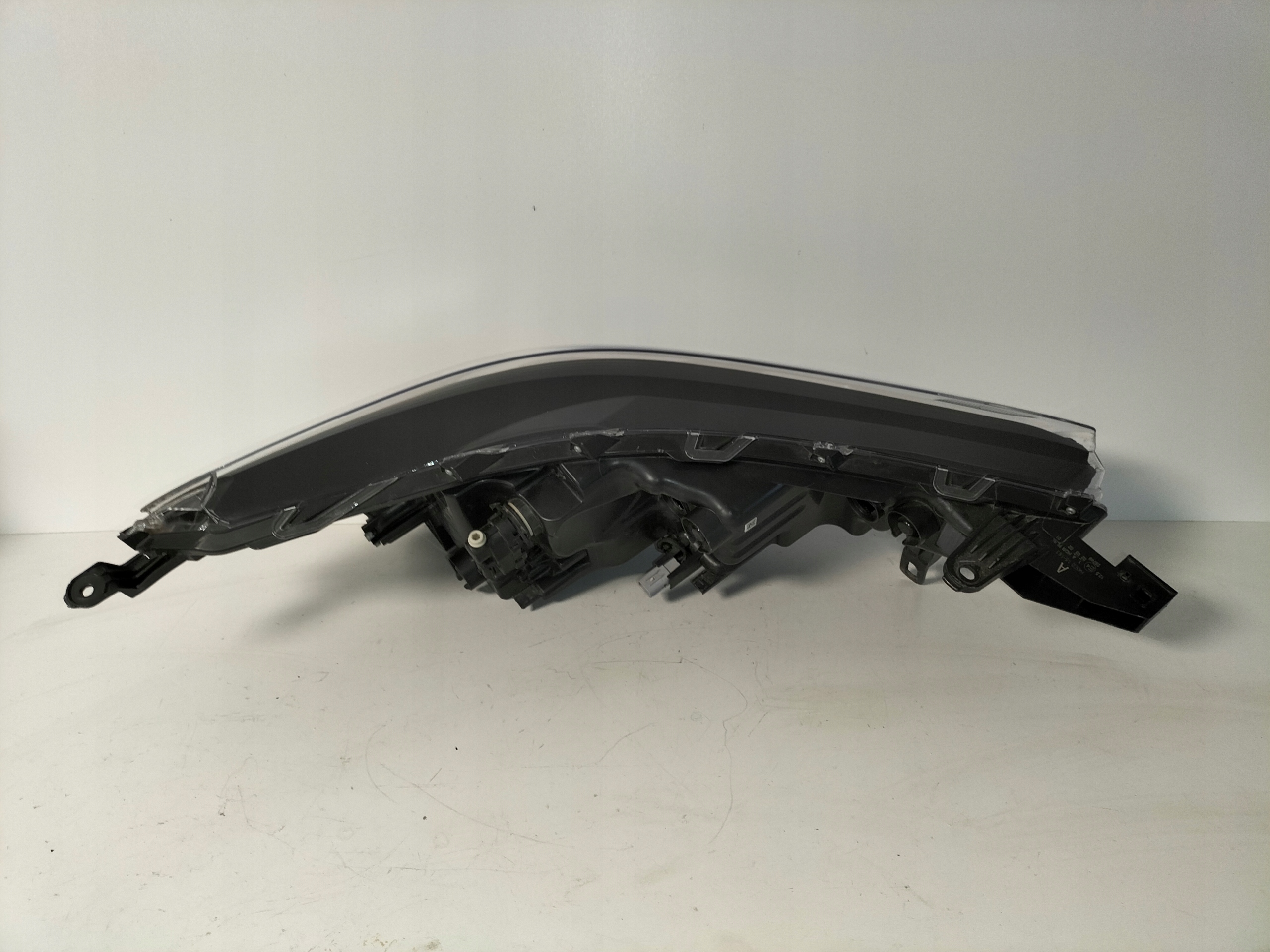 light front reflektor left TOYOTA COROLLA CROSS 20- LED